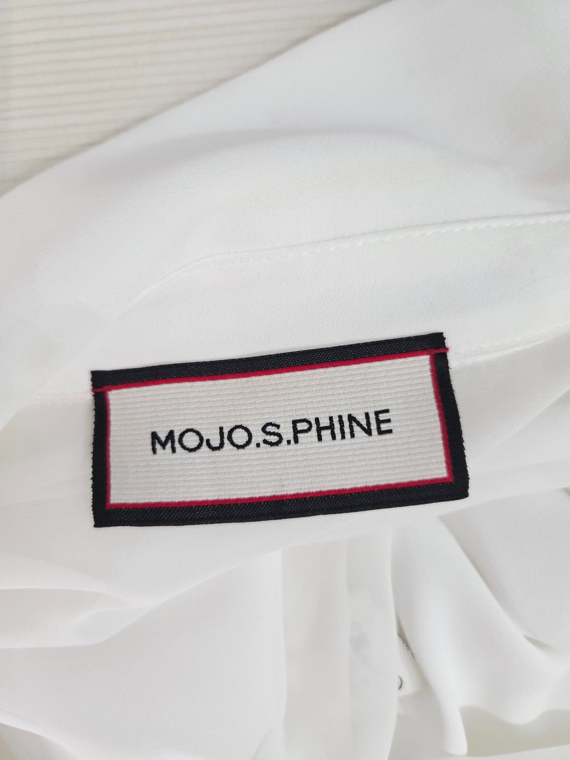 모조에스핀(MOJO.S.PHINE) 화이트 랩스타일 카라 민소매 블라우스 상품이미지7