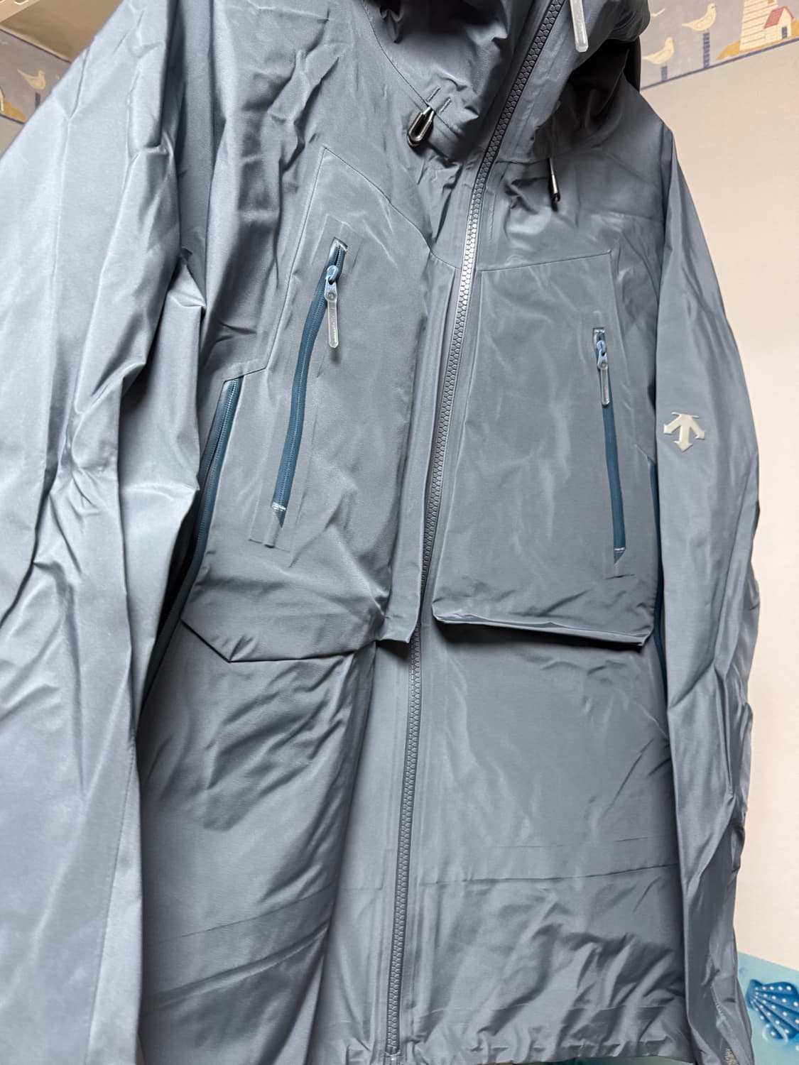 데상트 얼터레인81 고어텍스 3L 쉘자켓 라지 상품이미지3