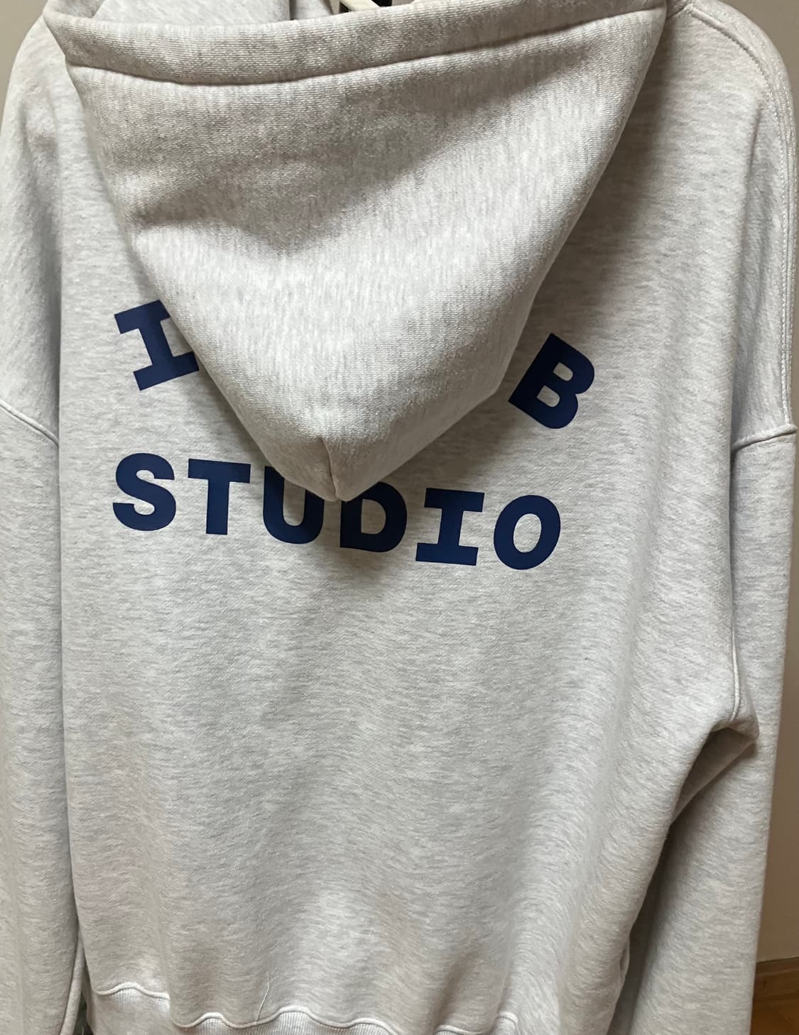 아이앱 스튜디오 후드티 L 라이트 그레이 팝니다. 상품이미지4