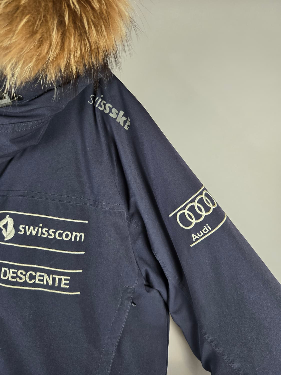 [무료배송]데상트 105 남성 스위스 미드 덕 다운 라쿤퍼 헤비 패딩 상품이미지4