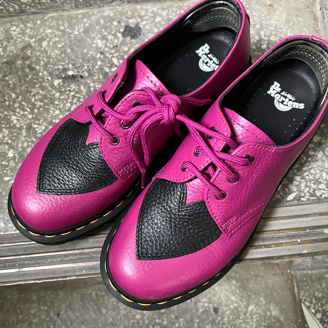 닥터마틴 amore 핫핑크 3홀 상품이미지1