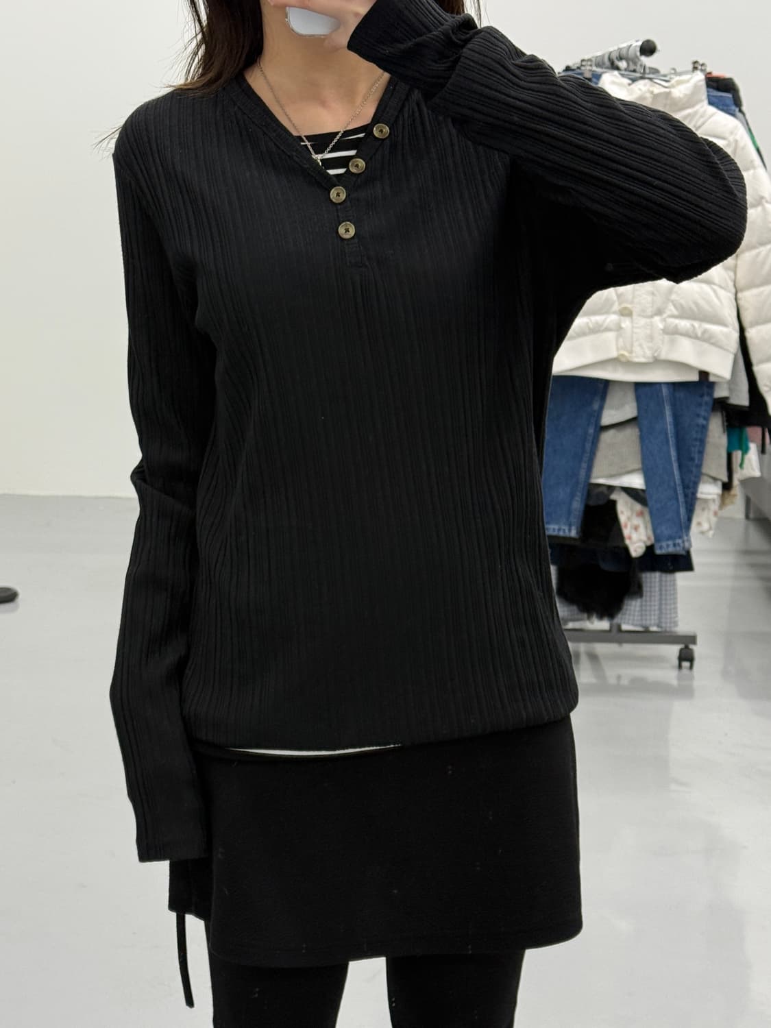 LAP WING Layered V-Neck Henley Sleeve 상품이미지5