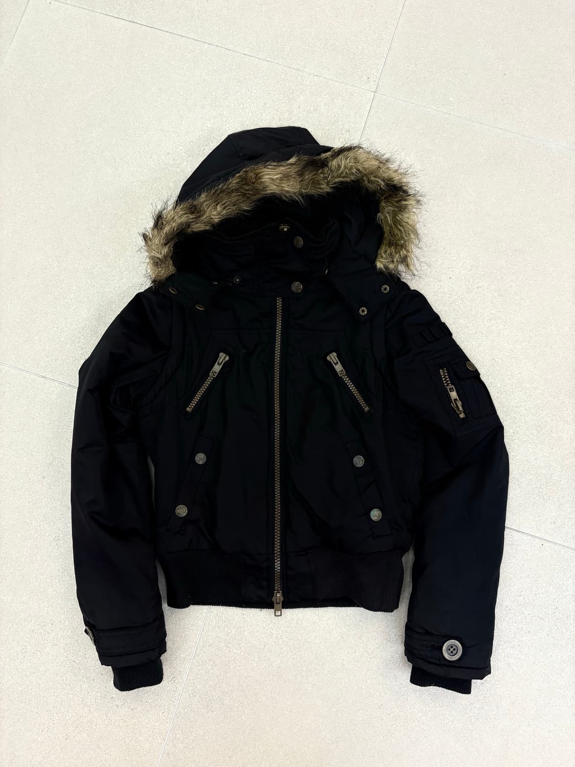 블랙 숏 투웨이 퍼 패딩 상품이미지1