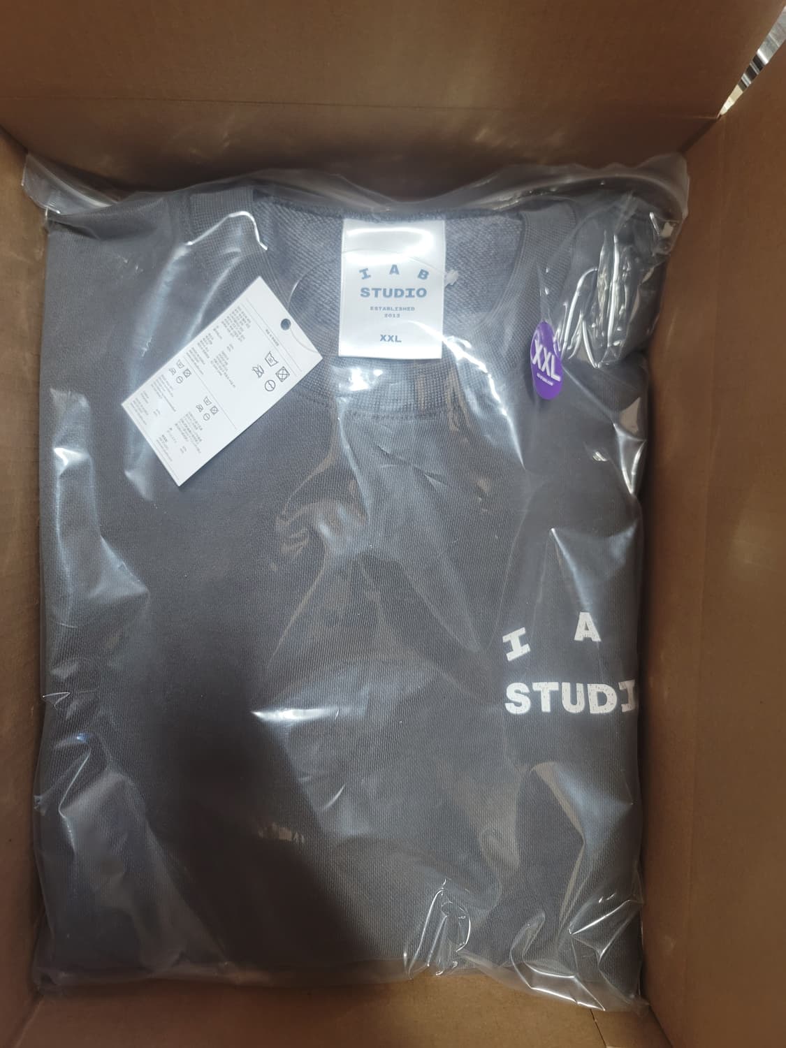 아이앱 데미지드 로고 맨투맨 2XL 상품이미지1