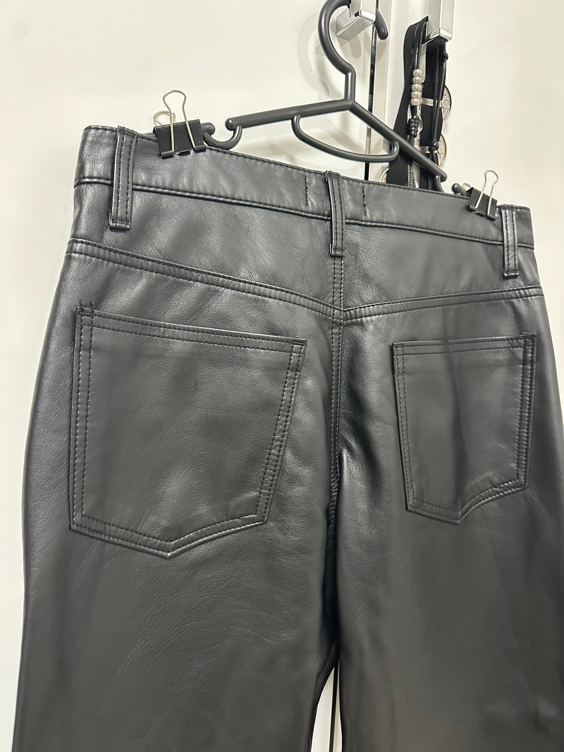 SIKOS 소프트 레더 팬츠 상품이미지4