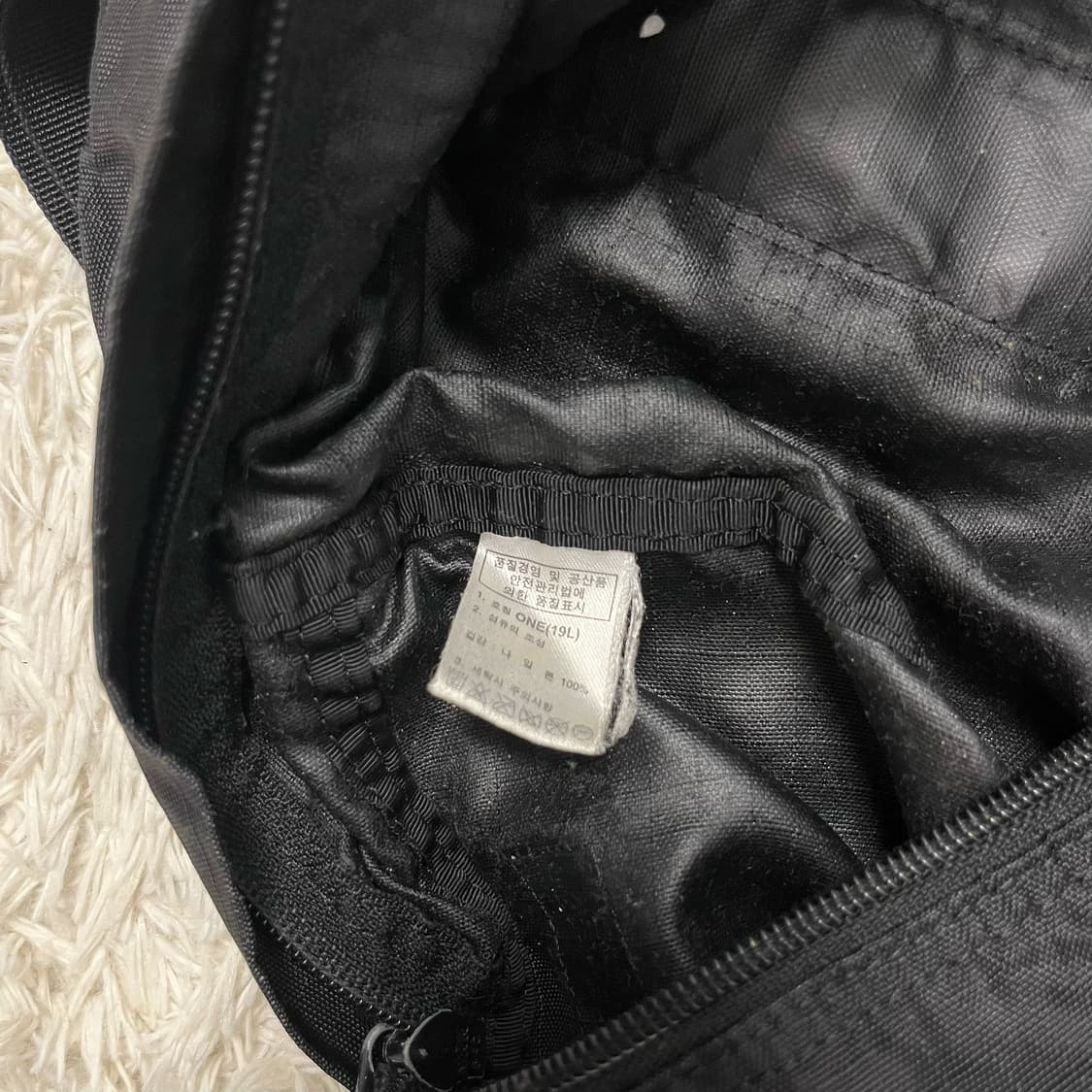 The North Face black cross bag 상품이미지5