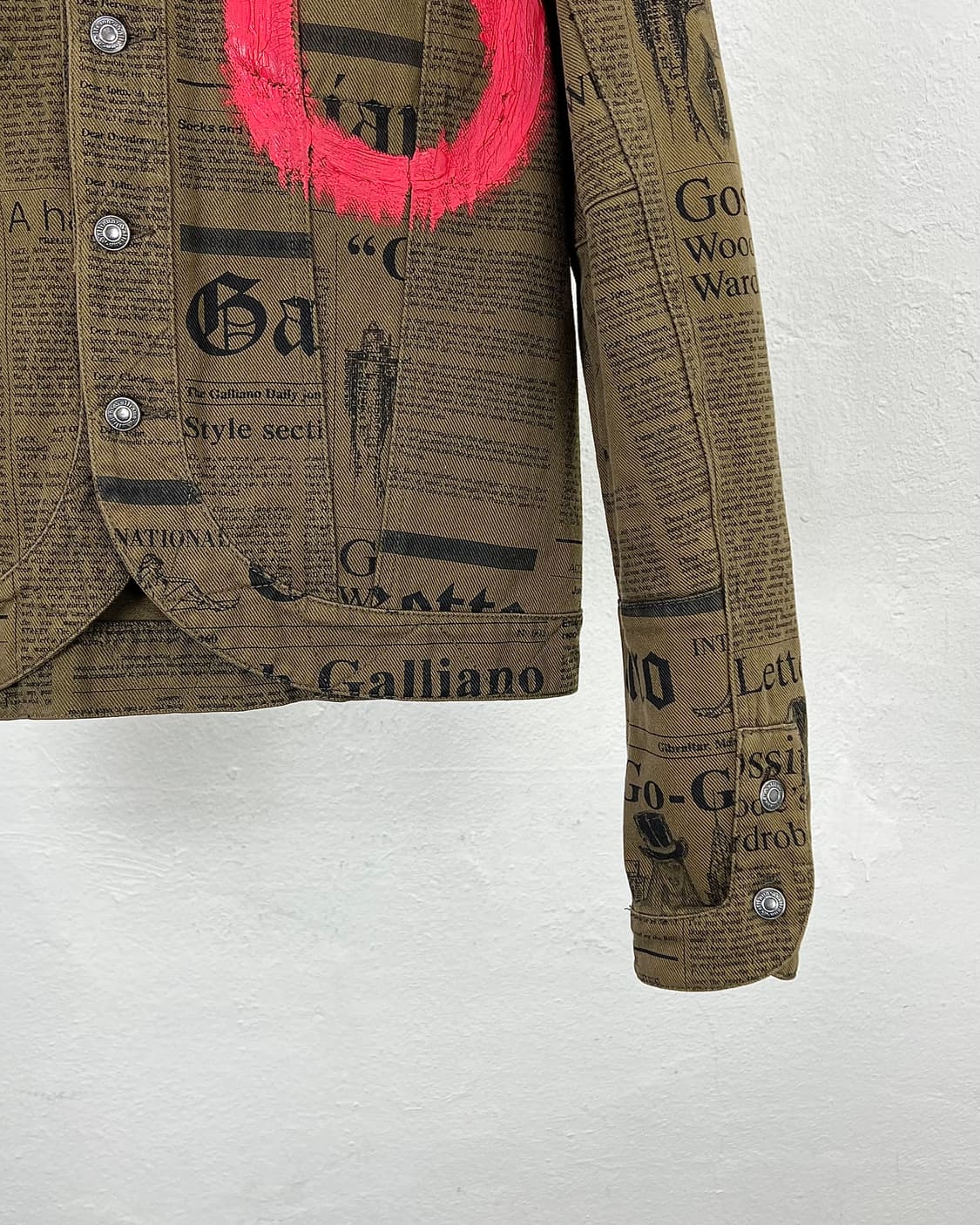 존 갈리아노 07ss 뉴스페이퍼 가제트 프린팅 커프스 데님 자켓 상품이미지5