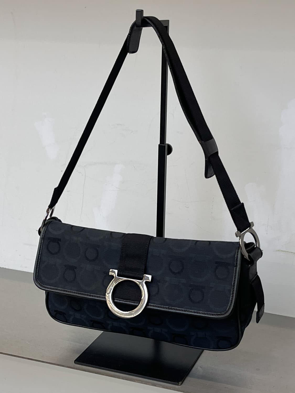 살바토레 페라가모 간치니 자카드 백 상품이미지1