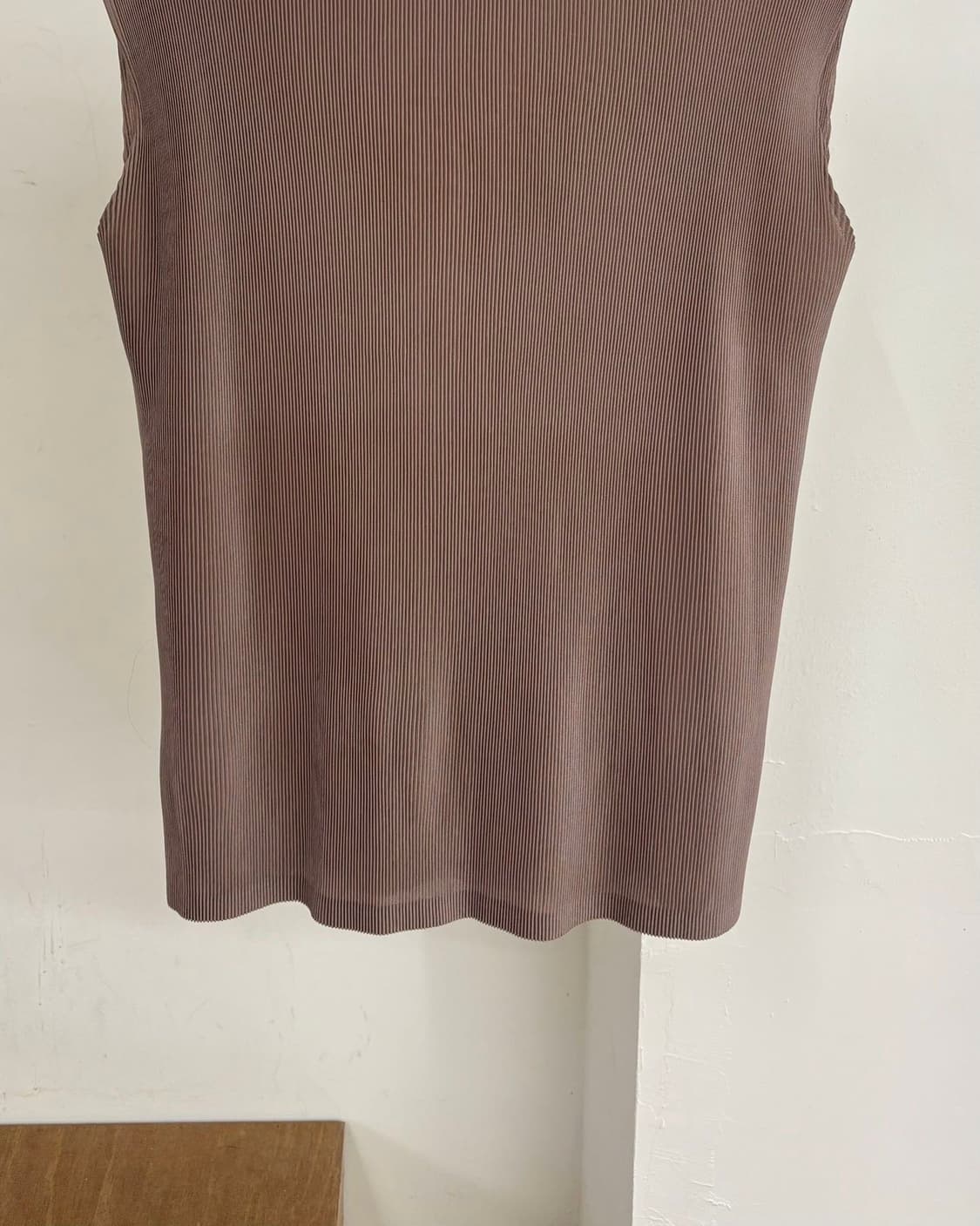 플리츠 플리즈 브라운 모크넥 플리츠 슬리브리스 상품이미지5