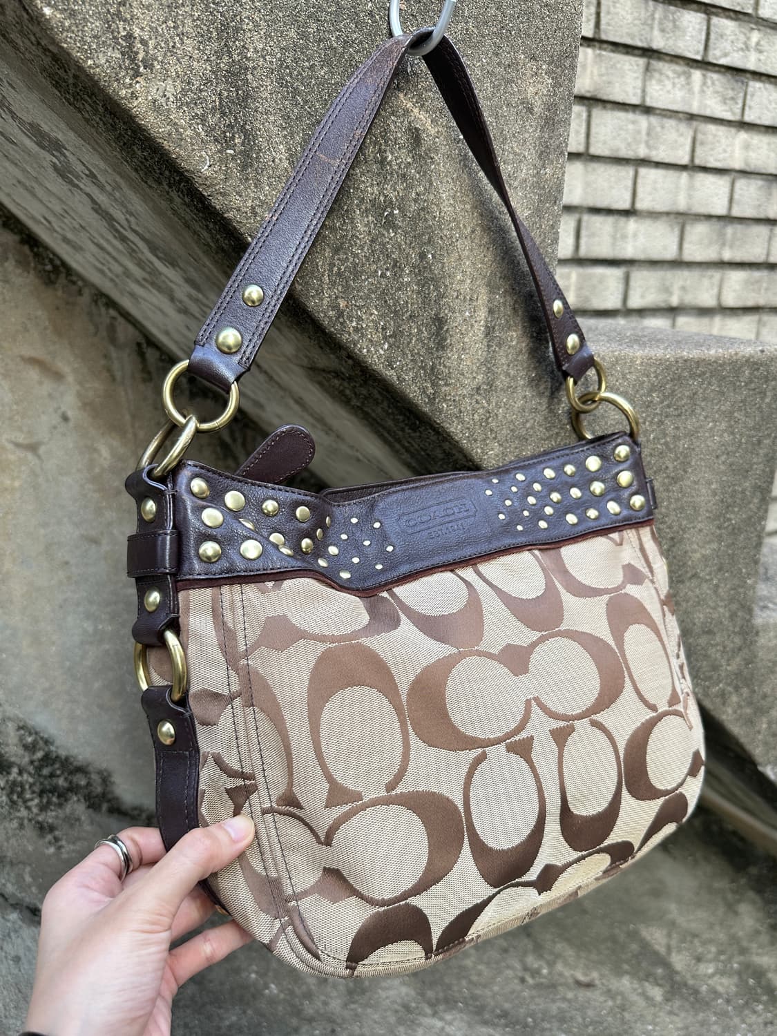 COACH stud point shoulder bag 상품이미지3