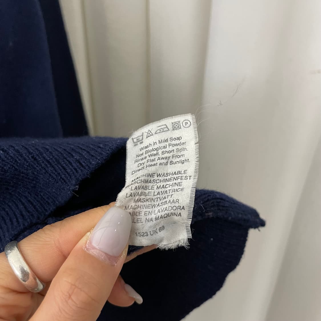 버버리 네이비 브이넥 니트 상품이미지7