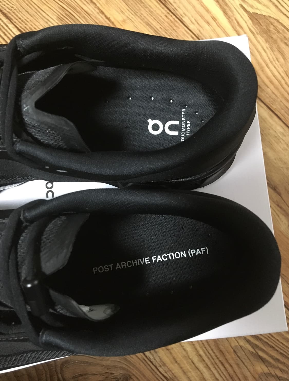 온러닝 파프 클라우드몬스터 하이퍼 블랙 판매합니다 상품이미지3