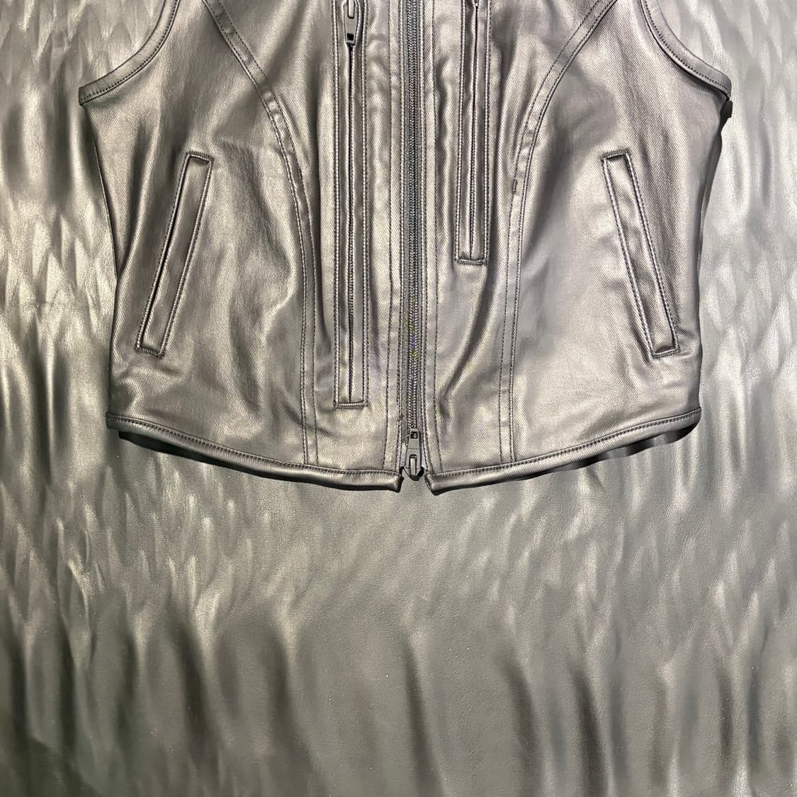 로딩룸 레더 후드 베스트 집업 상품이미지5