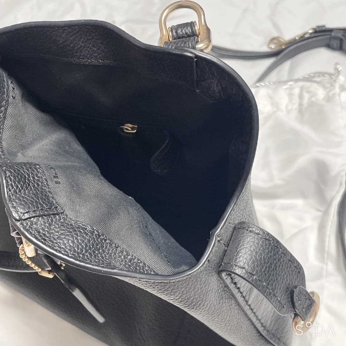 코치 블랙 숄더백 상품이미지7