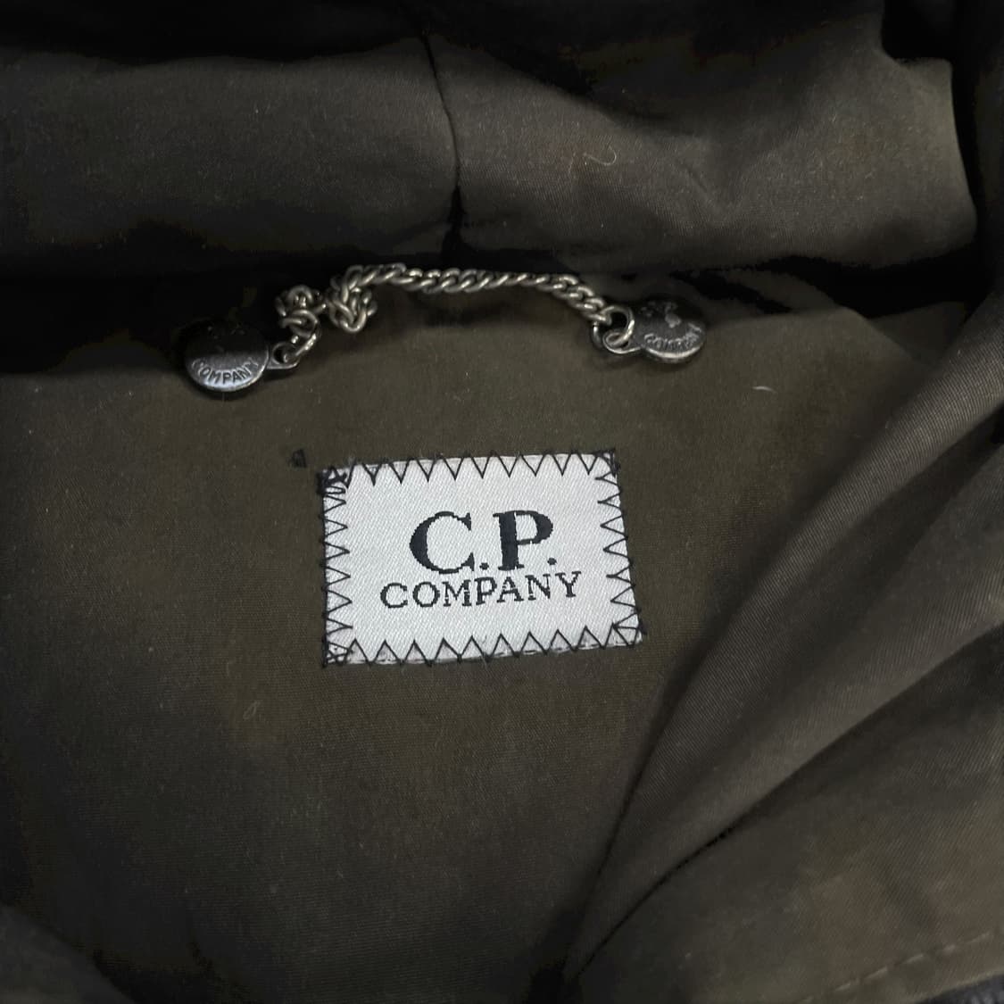 C.P 컴퍼니 고글 렌즈 롱 패딩 카키 상품이미지6