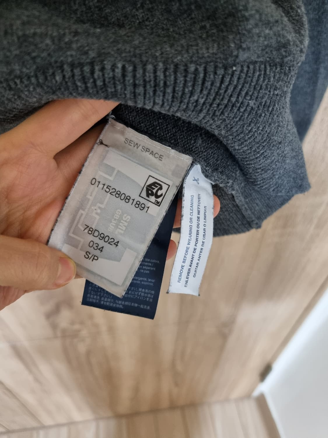 타미힐피거 뽀글이 빅로고 니트 상품이미지5