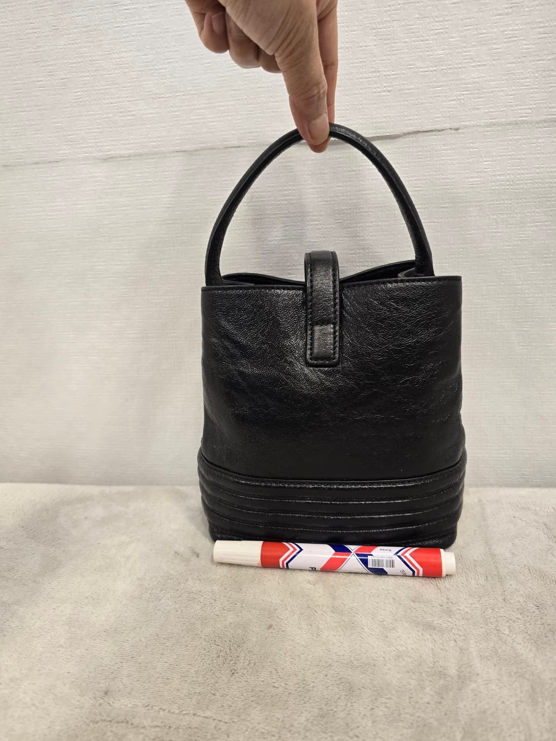 거의새거) 루즈앤라운지 보티첼리 미니 블랙 가죽 버킷백 상품이미지3