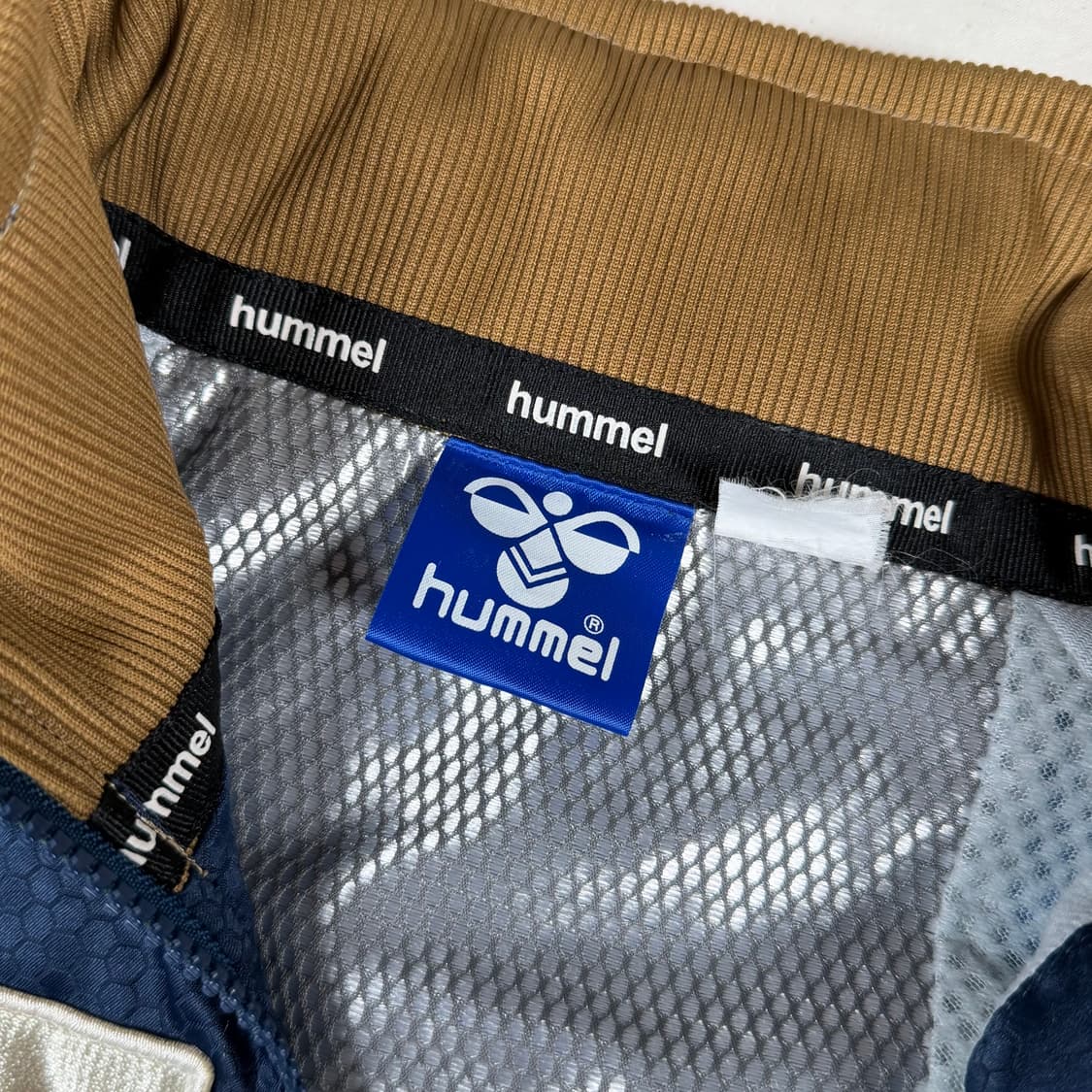 험멜 J리그 요코하마FC 축구 바람막이 어센틱 지급용 자켓 상품이미지3