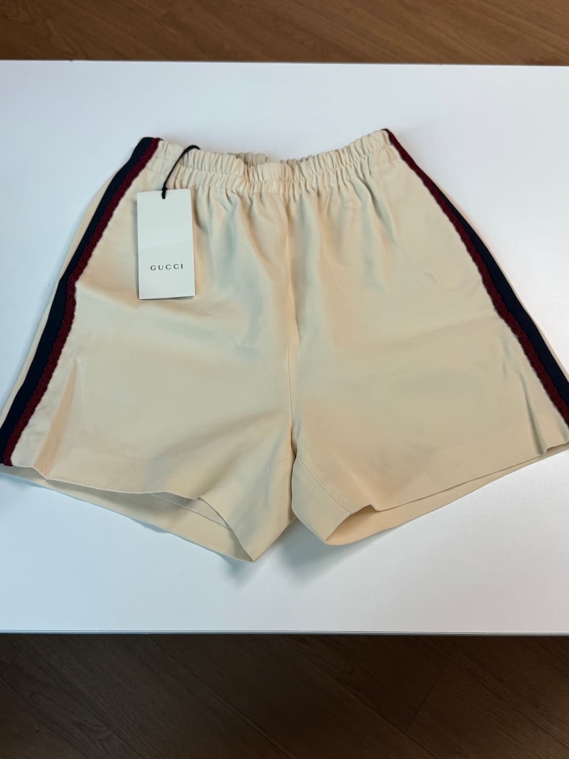 정품 구찌 사이드라인 크림색 쇼츠 상품이미지3