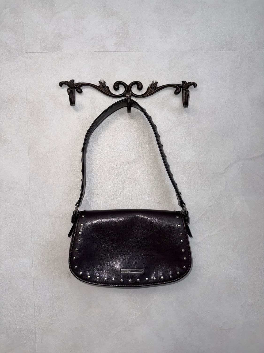 Guess dark brown stud mini shoulder bag 상품이미지1