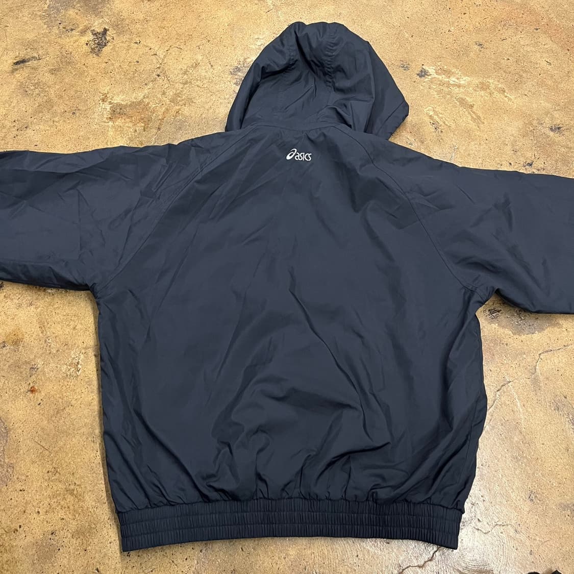 [정품/100] 아식스 블랙 후드 바람막이 점퍼 b10 상품이미지4