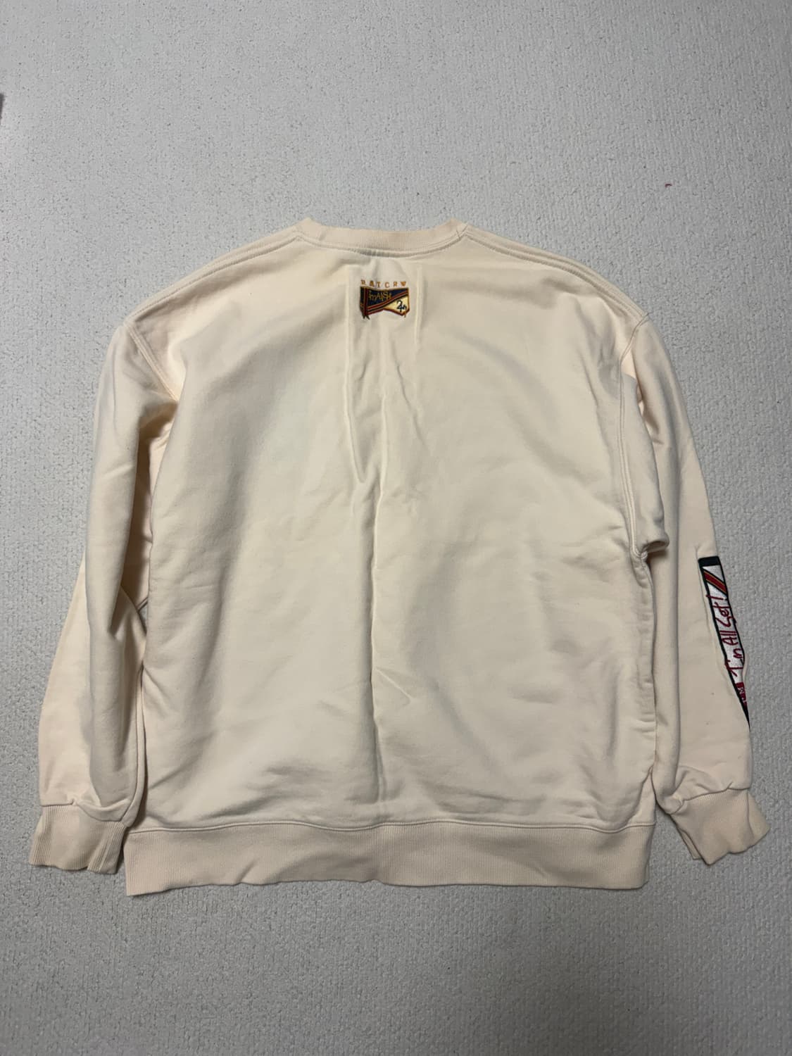 로맨틱크라운 맨투맨 아이보리 L 상품이미지4