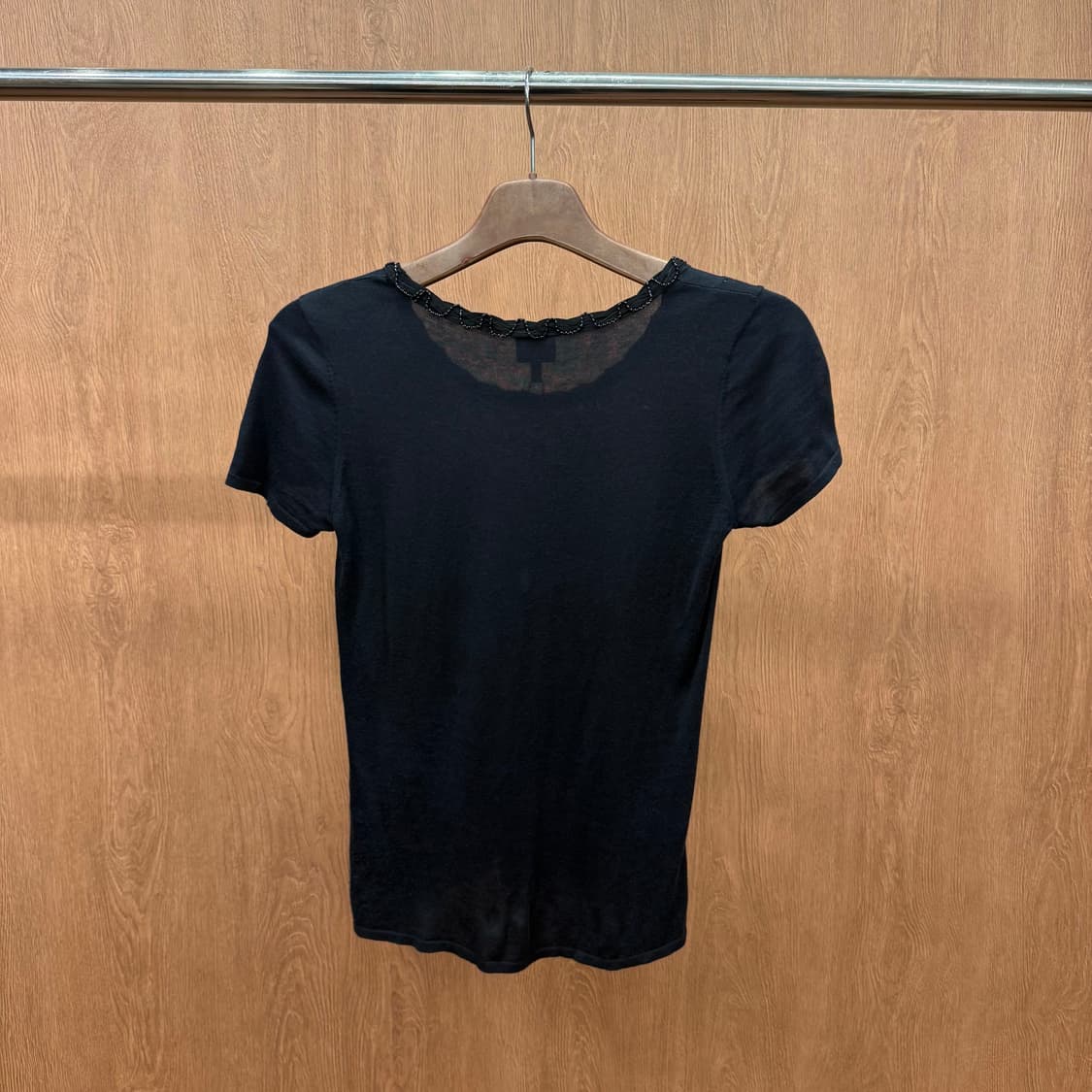 아르마니 콜레지오니 비즈 스캘럽 넥 반팔 니트 실크 블랜드 블랙 상품이미지3