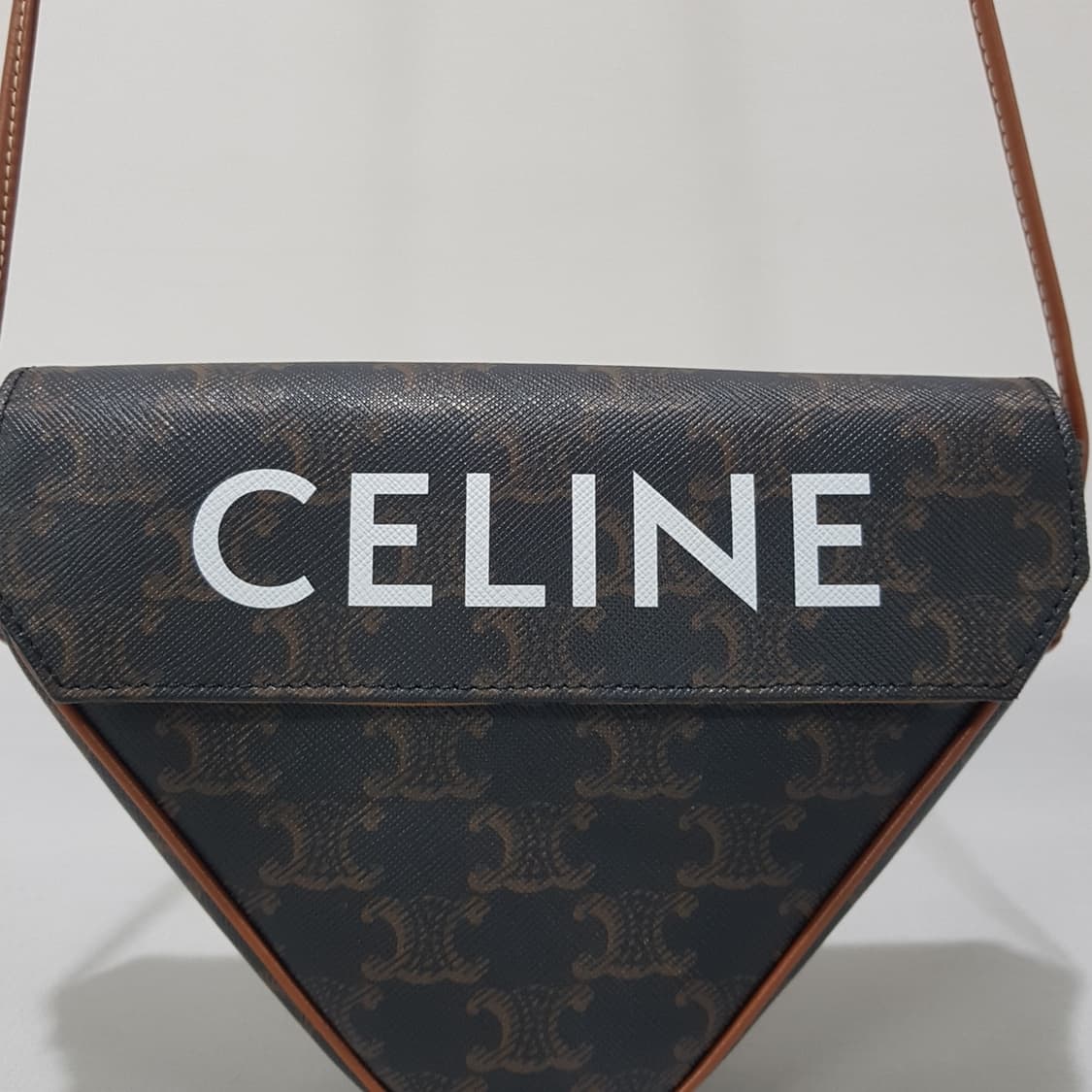 셀린느 트리오페 트라이앵글 숄더 크로스백 상품이미지3