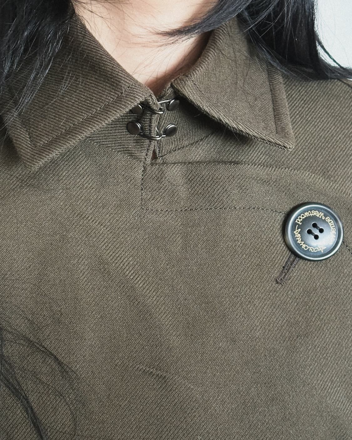 비비안웨스트우드 사선버튼 플레어 크롭컷 오피서코트 상품이미지7