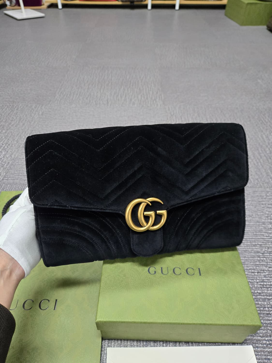 [특가][정품] 구찌 벨벳 플랩 클러치백 상품이미지1