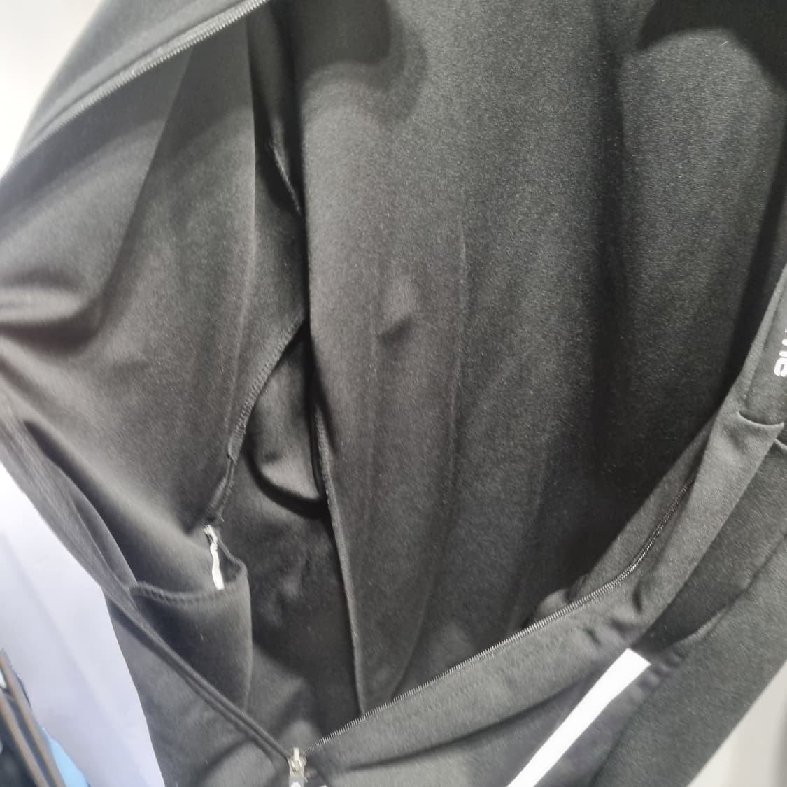 데상트 블랙 athletic 트랙 자켓 상품이미지4