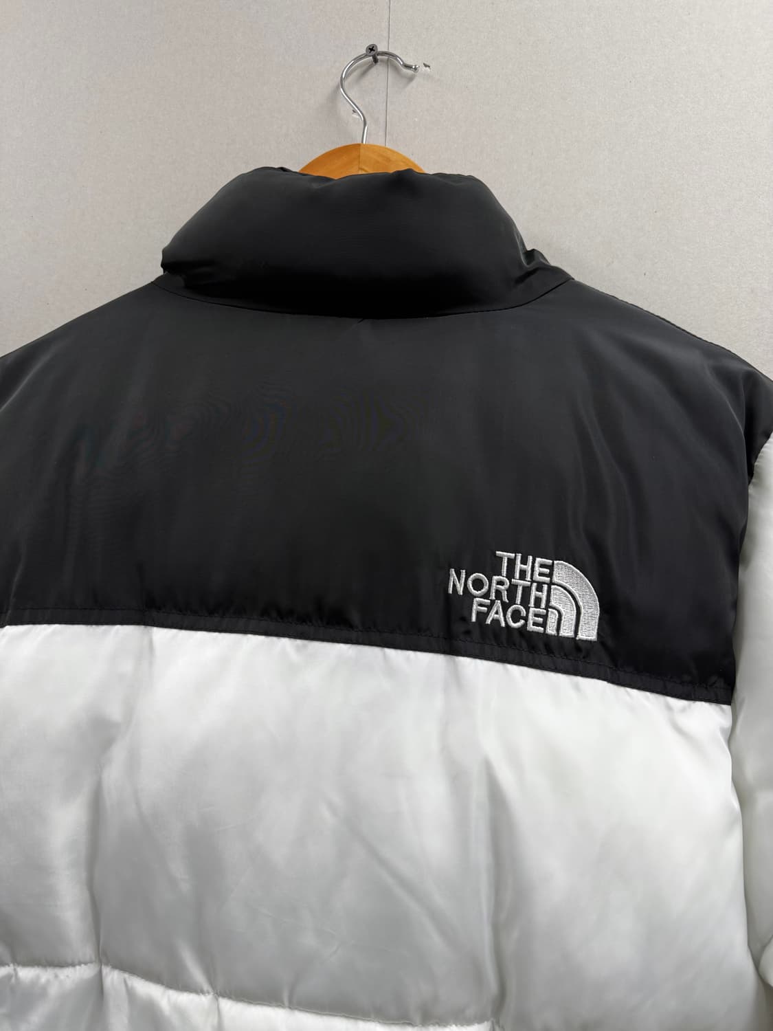 남성 XL / 노스페이스 눕시 700 패딩 화이트 블랙 상품이미지9