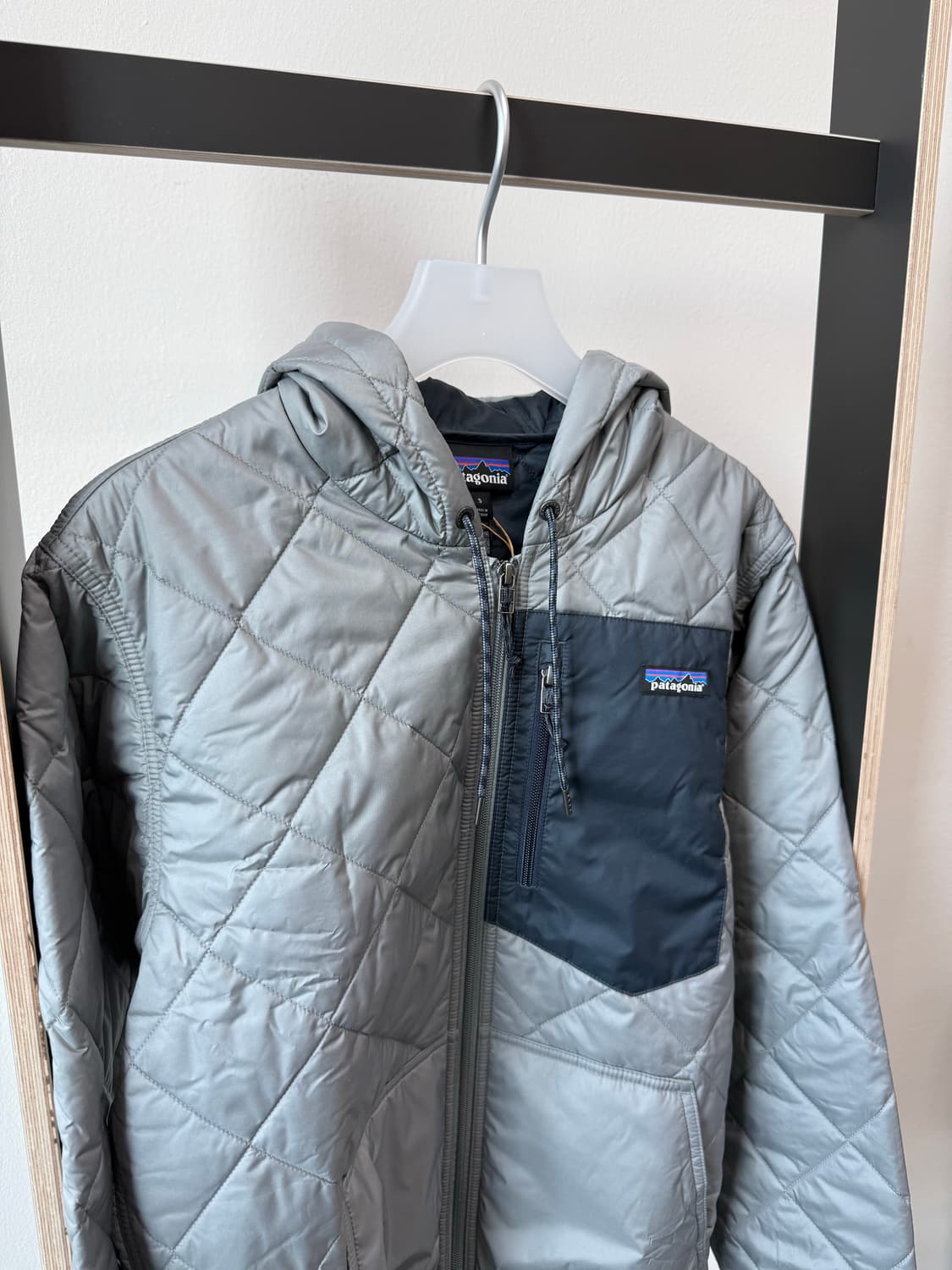 파타고니아 다이아몬드 퀄팅 봄버 후그 자켓 그레이 상품이미지2