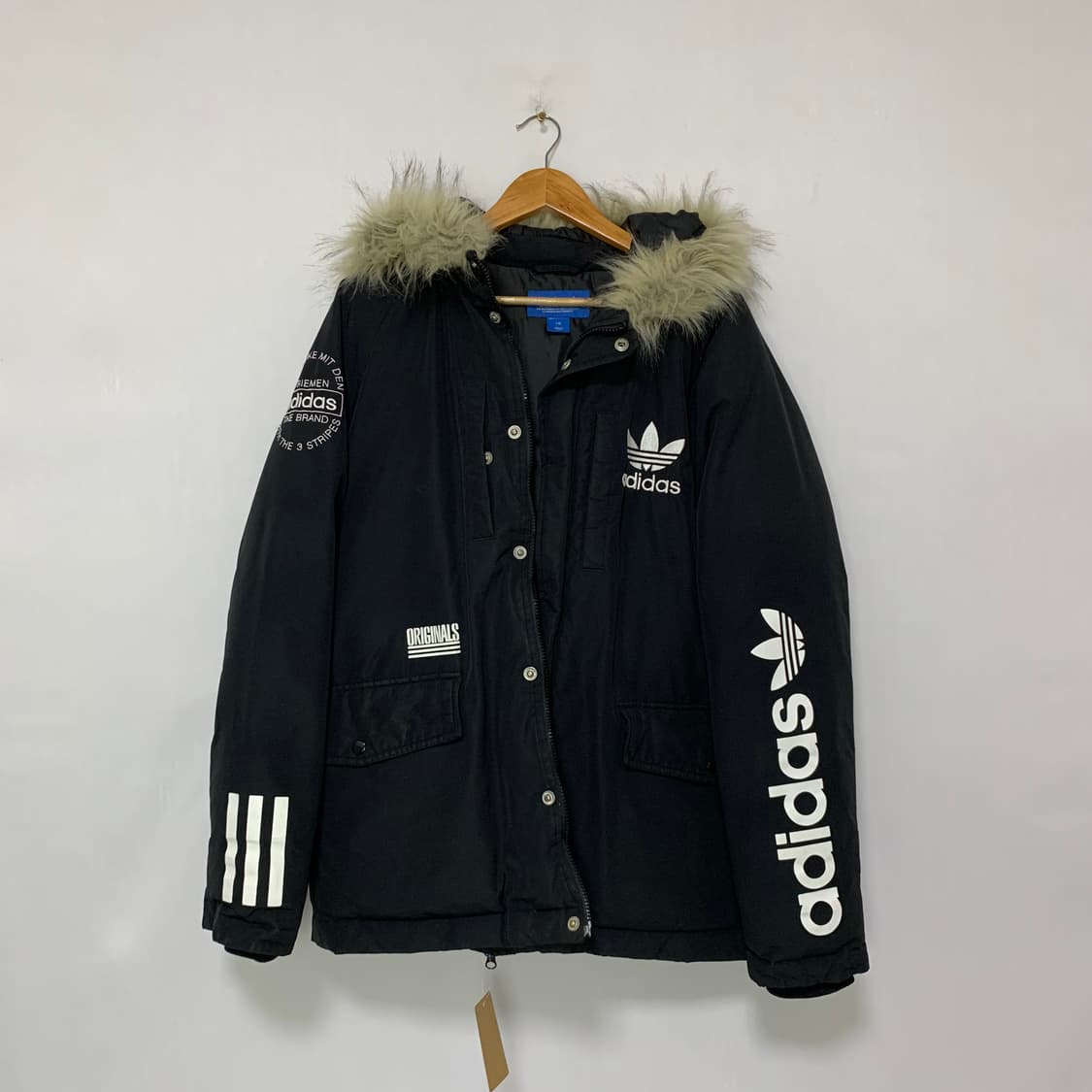 아디다스 오리지널스 블랙 패딩 점퍼 110 빈티지 남녀공용 울프죠 퍼후드 상품이미지1