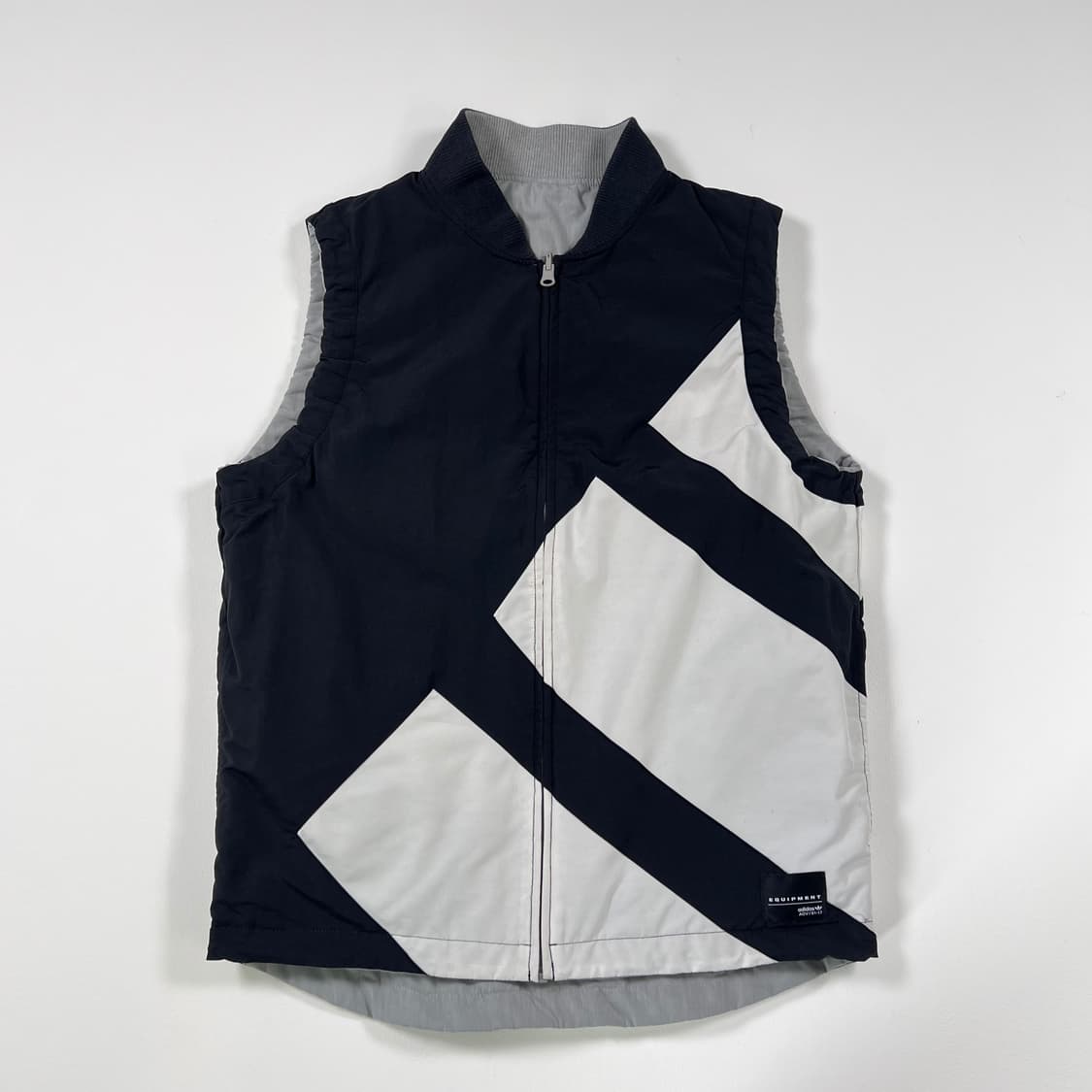 아디다스 이큅먼트 리버서블 베스트 상품이미지1