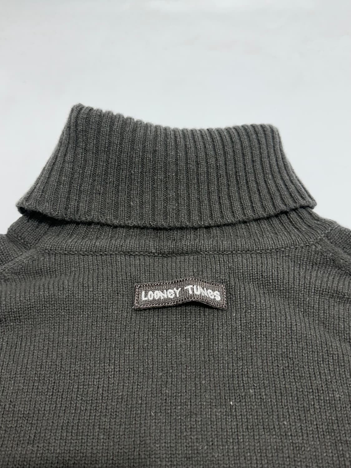 루니툰즈 램스울 목폴라 니트 상품이미지6