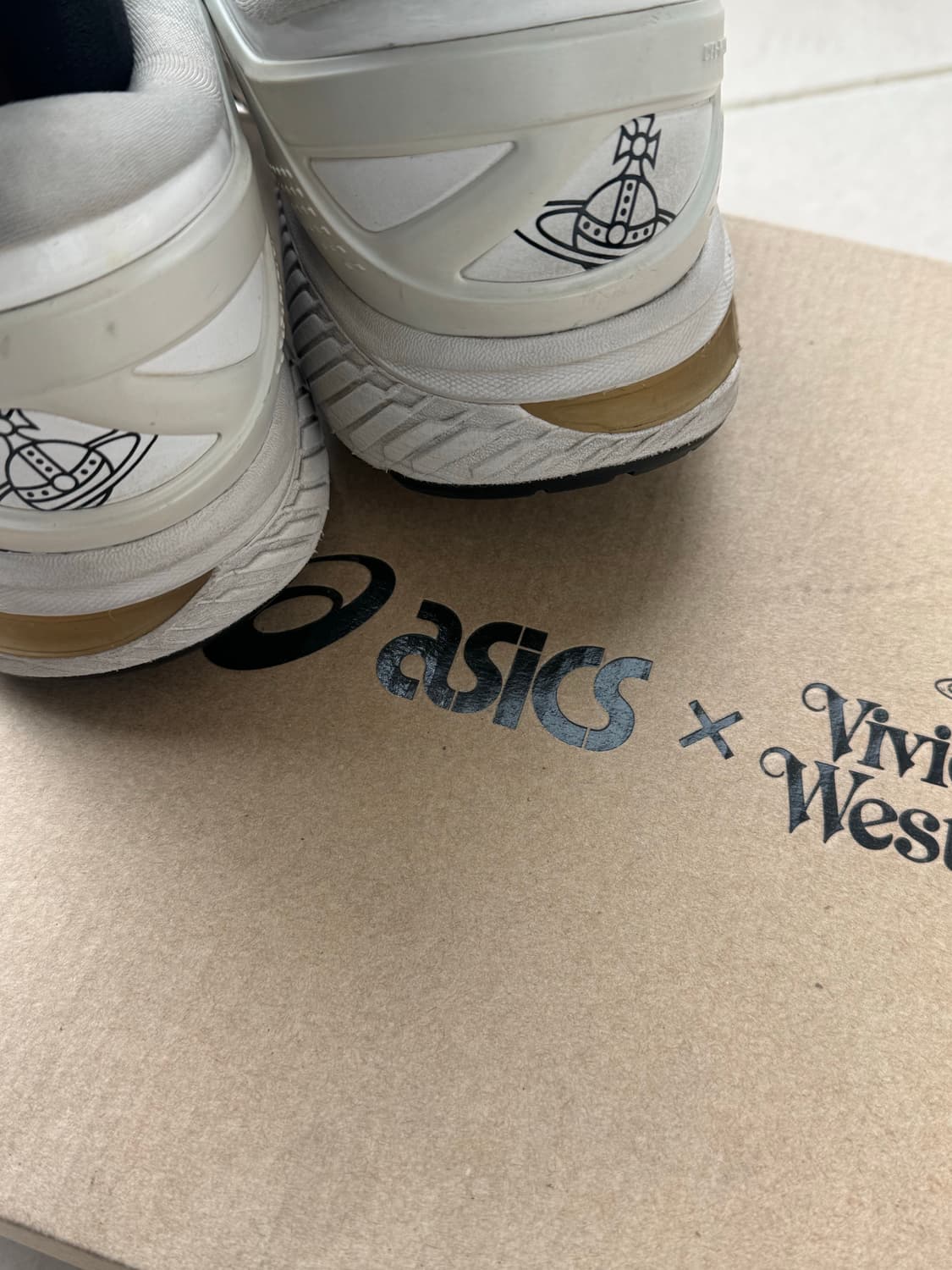 아식스X비비안웨스트우드 (282.5) 상품이미지3