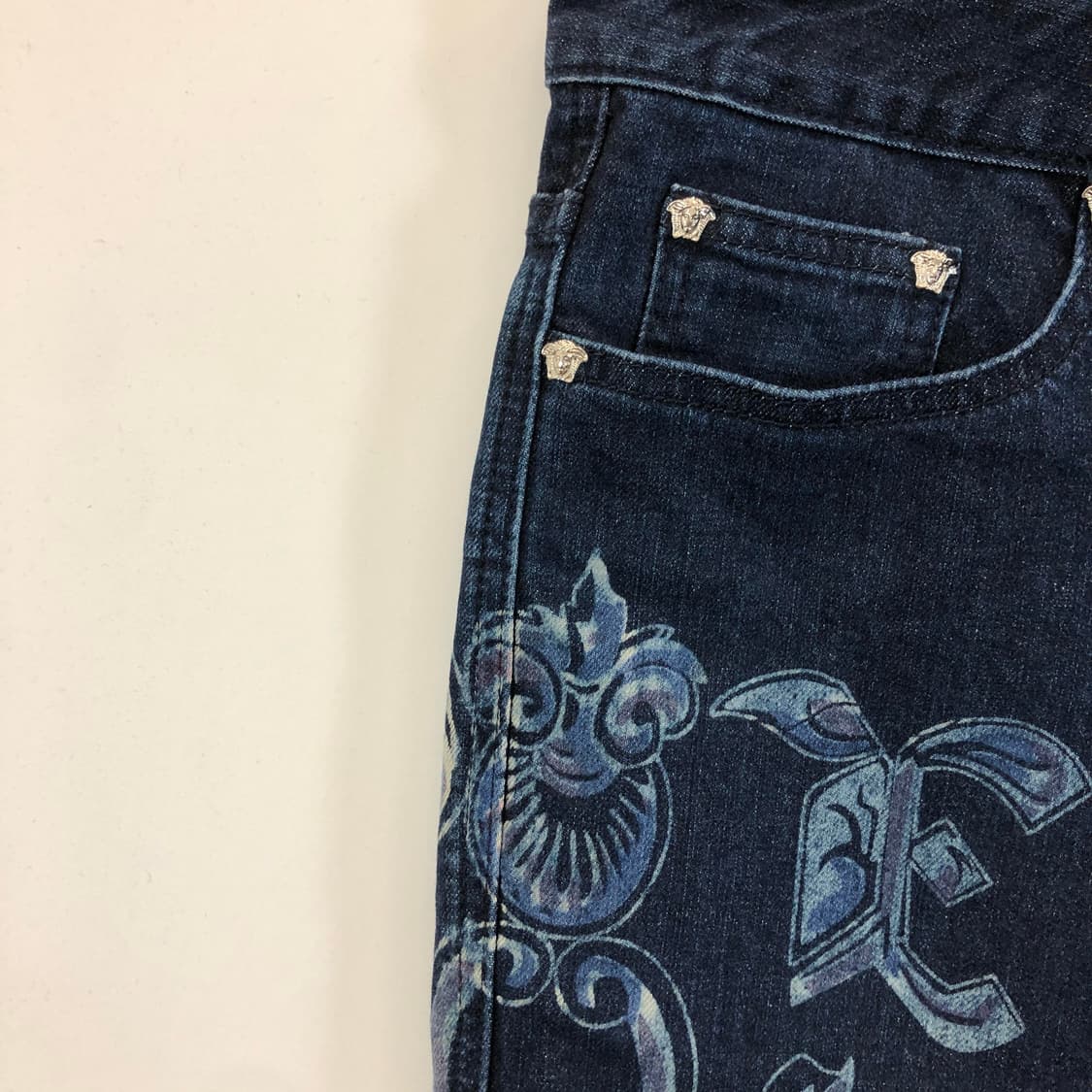 베르사체 바로코 패턴 데님진 30-31 인치 상품이미지2