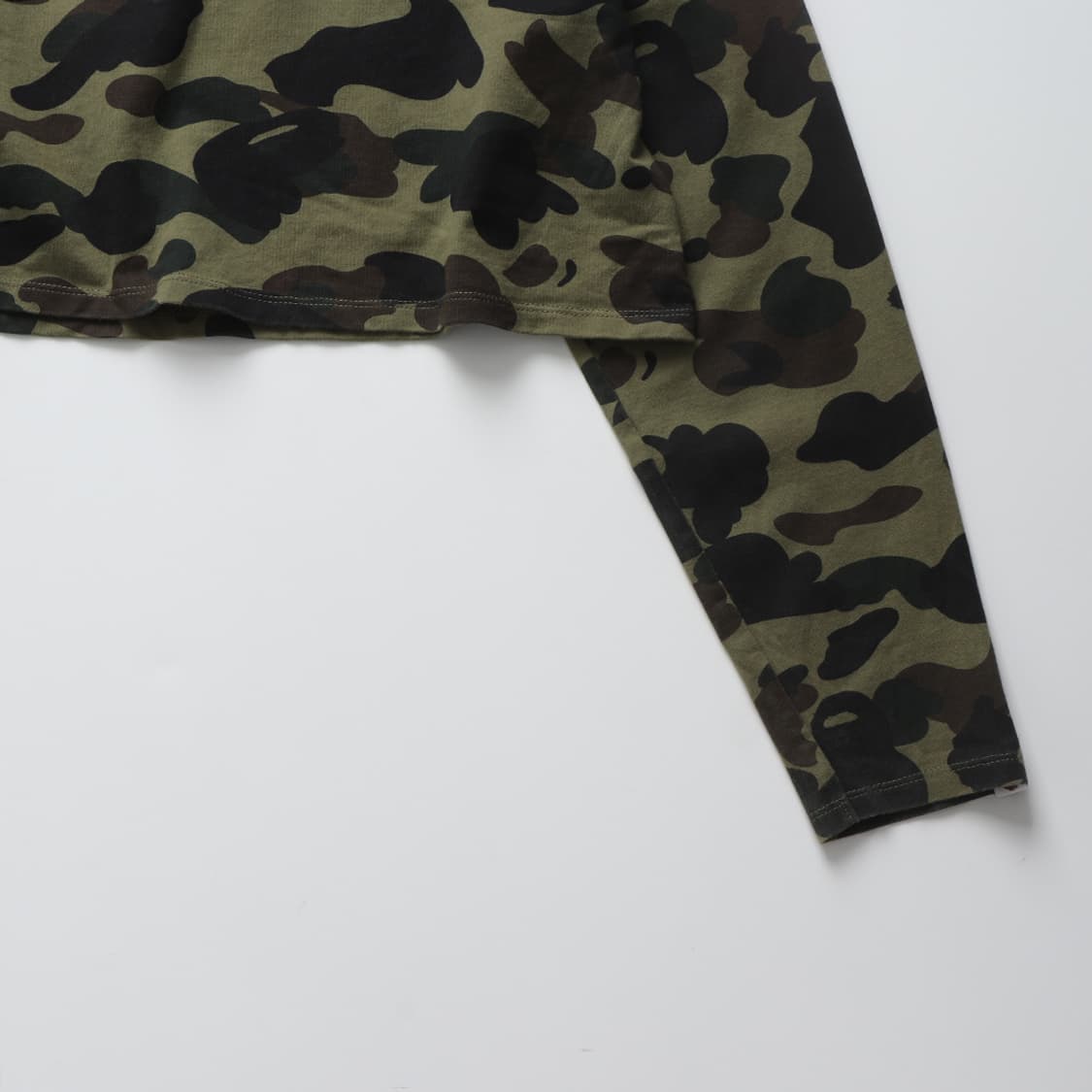 A BATHING APE 1st Camo Cropped LS Tee 상품이미지4