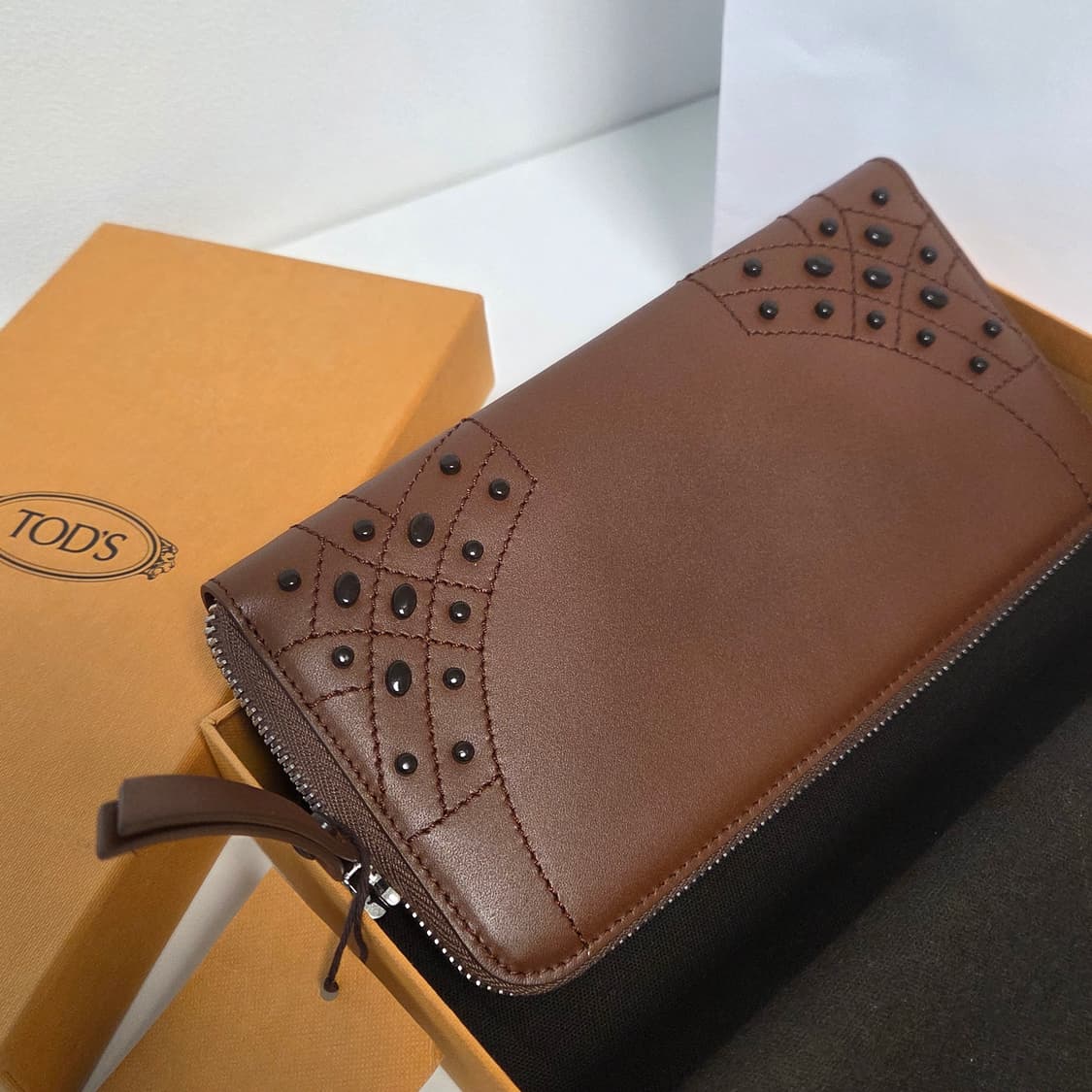 TOD'S 토즈 정품 미사용 고미노 짚라운드 지갑 장지갑 은장 레더지갑 상품이미지3