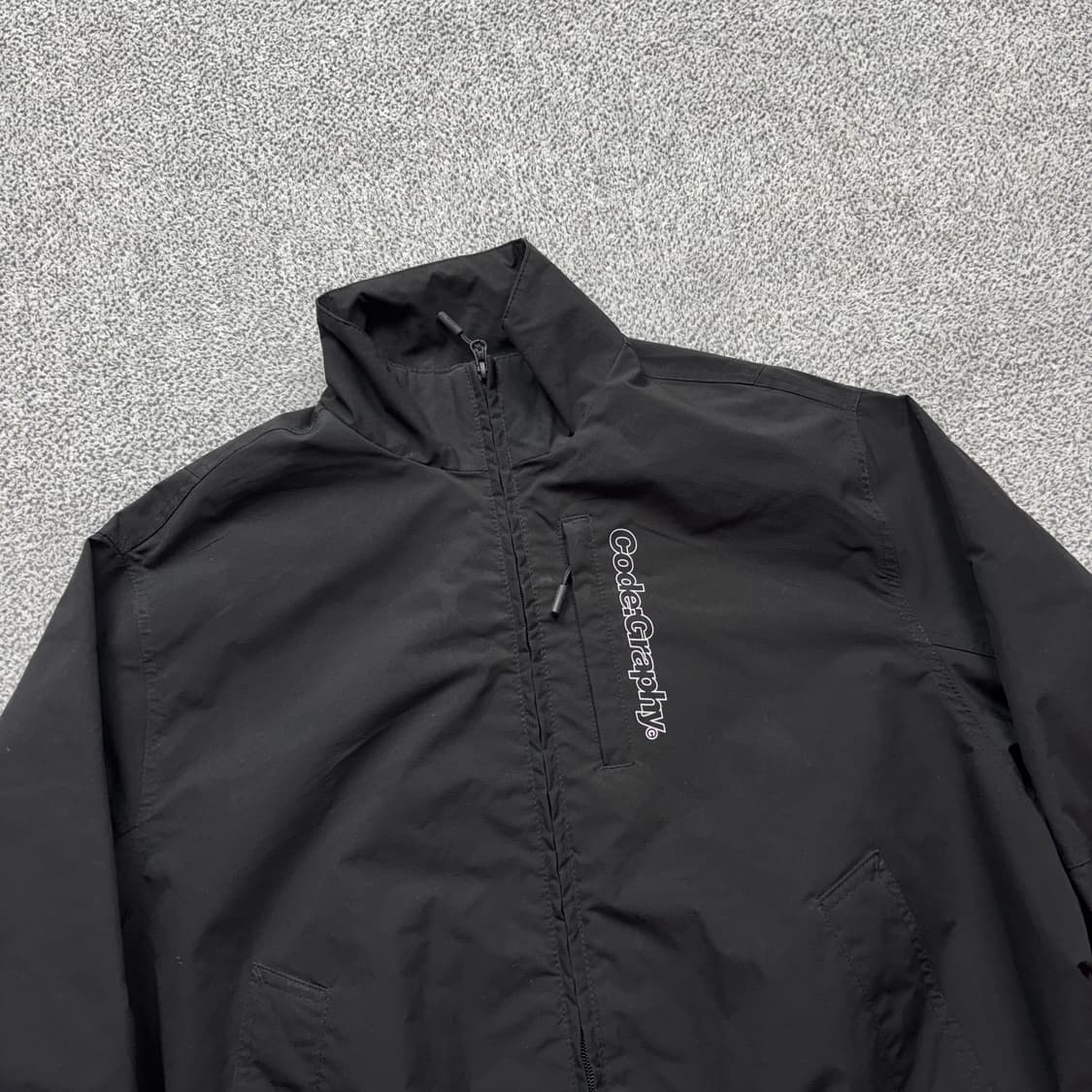 코드그라피 스몰로고 블랙 바람막이 상품이미지2