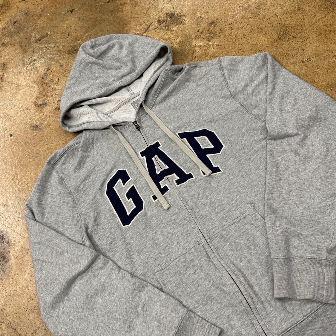 갭 그레이 로고 후드집업 상품이미지1