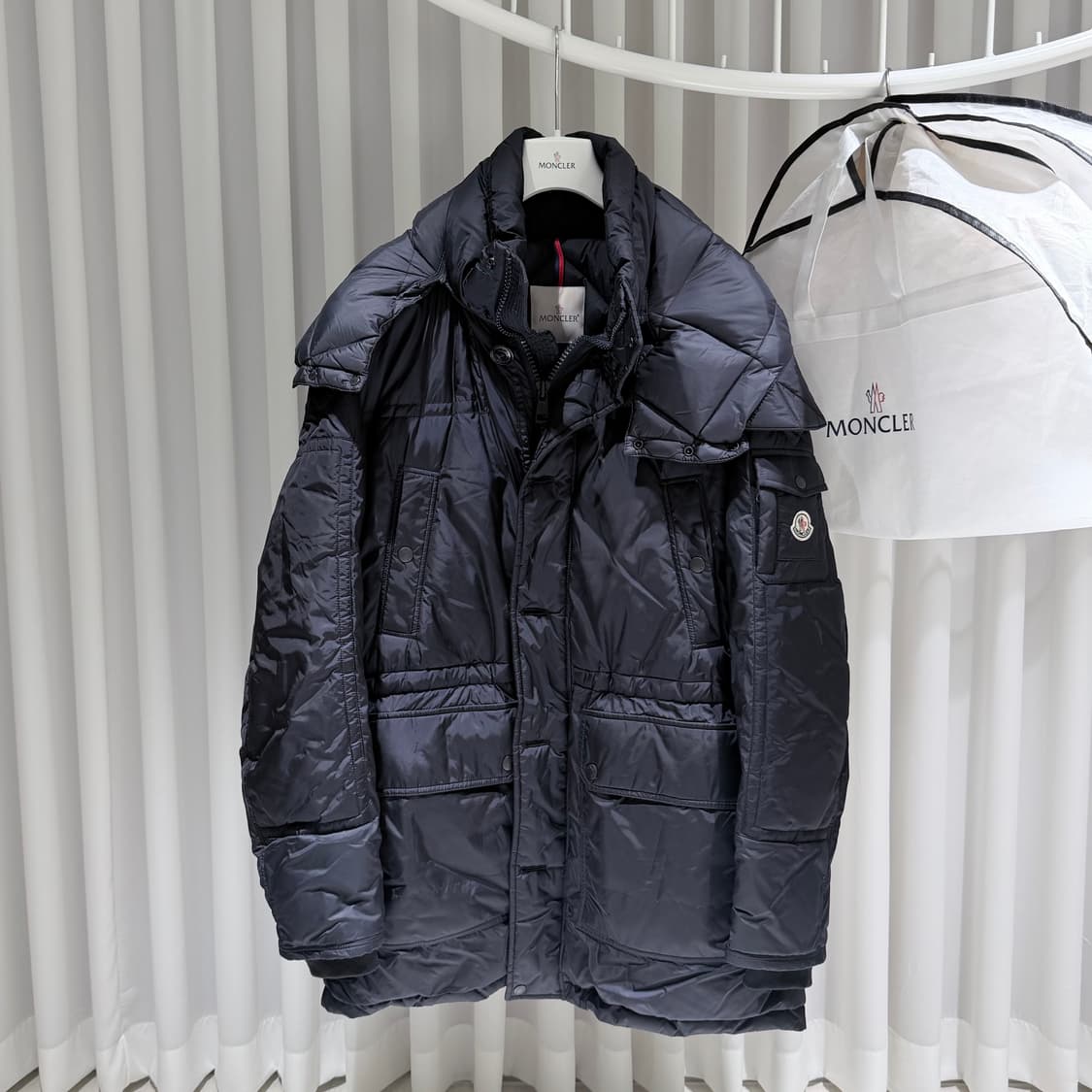 (A+/7) / 몽클레어 알레스 로고 패치 후드 롱패딩 네이비 상품이미지1