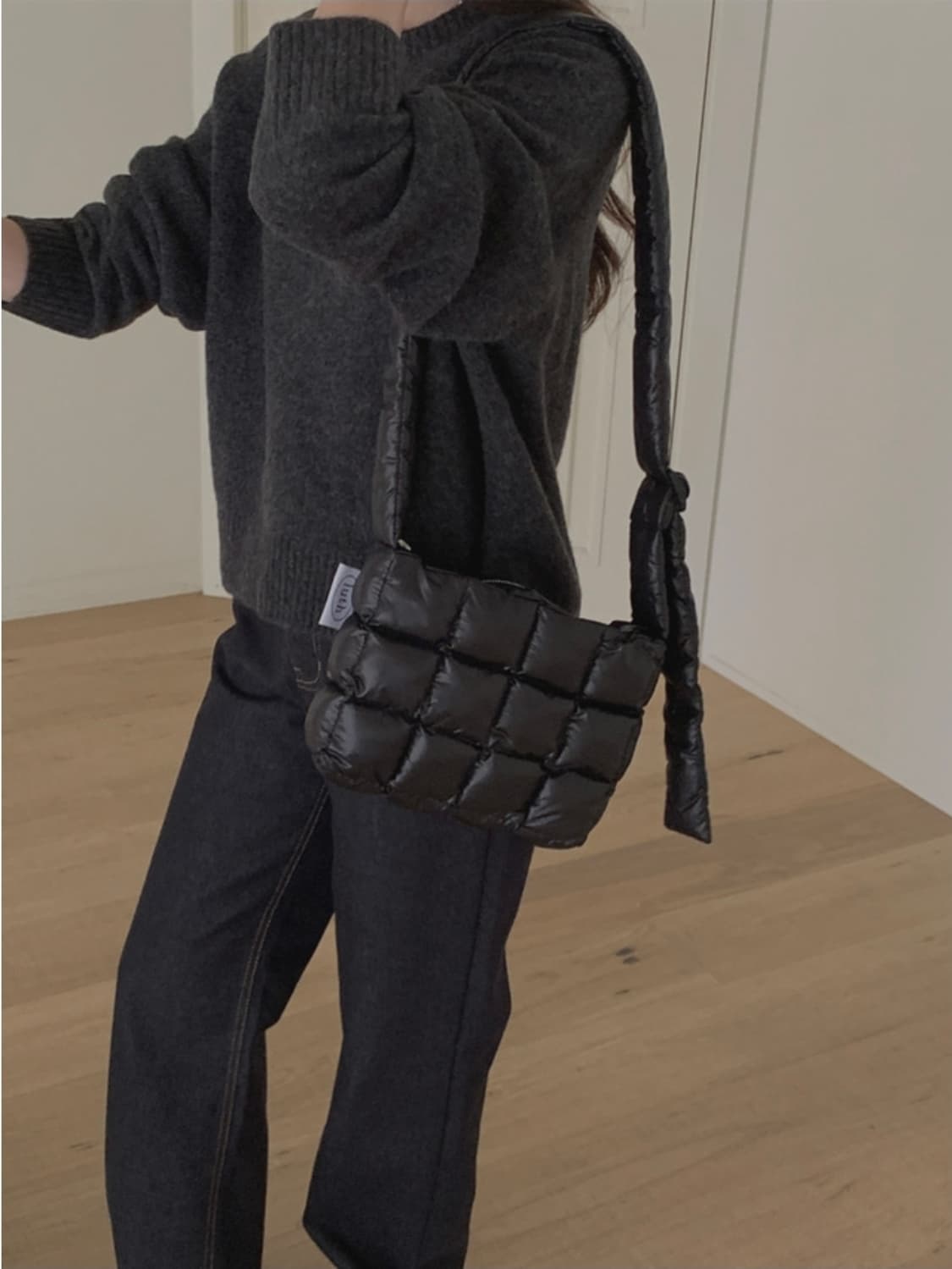 루스프로덕트 초콜릿 패딩 백 M (유광/블랙) 상품이미지6