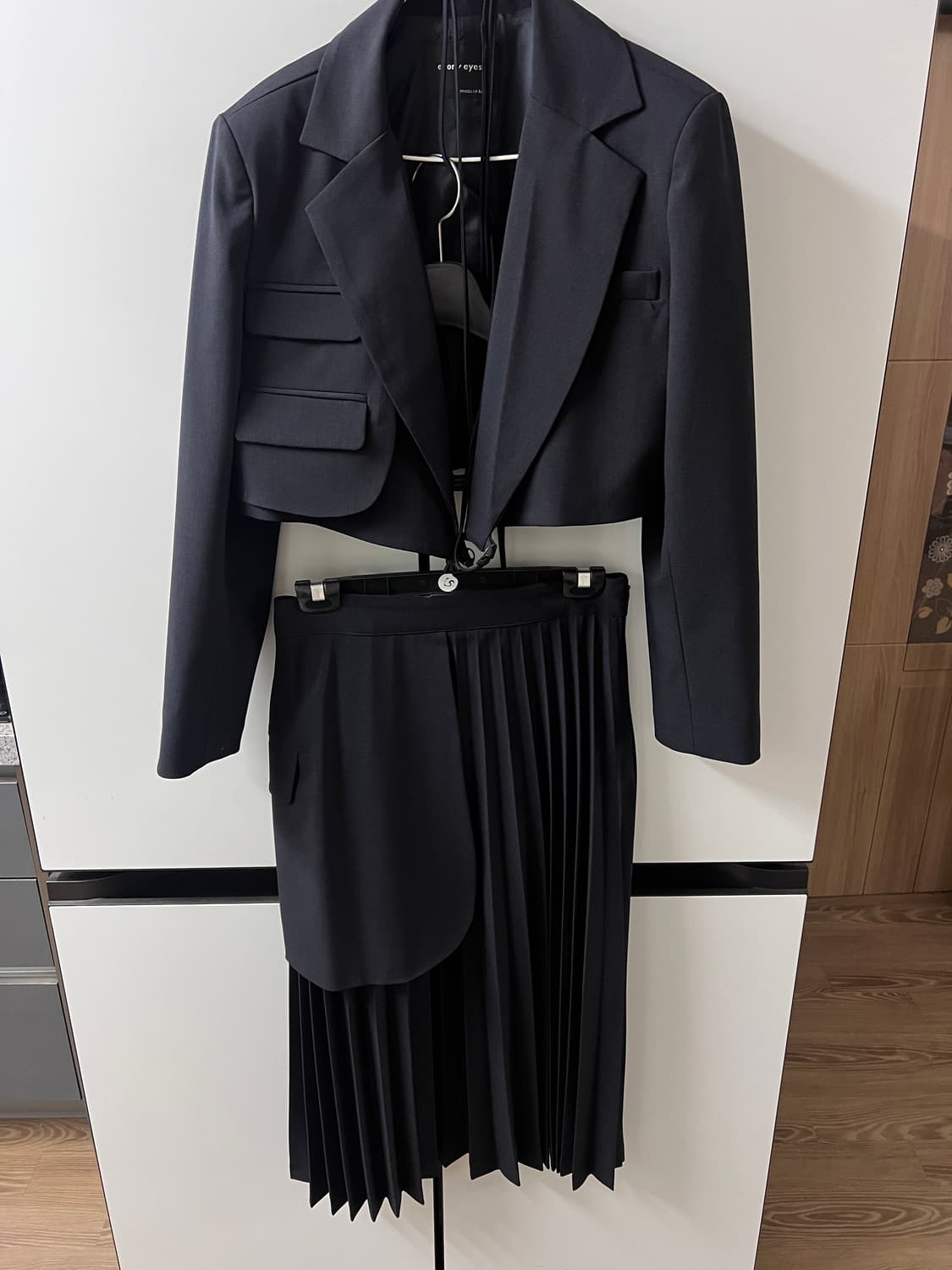 더에보니아이즈 투피스 셋업 네이비  상품이미지4