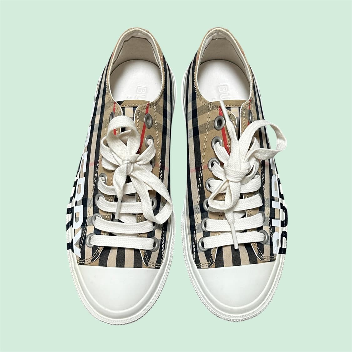 버버리 체크 로고 스니커즈 36 (230) 상품이미지4