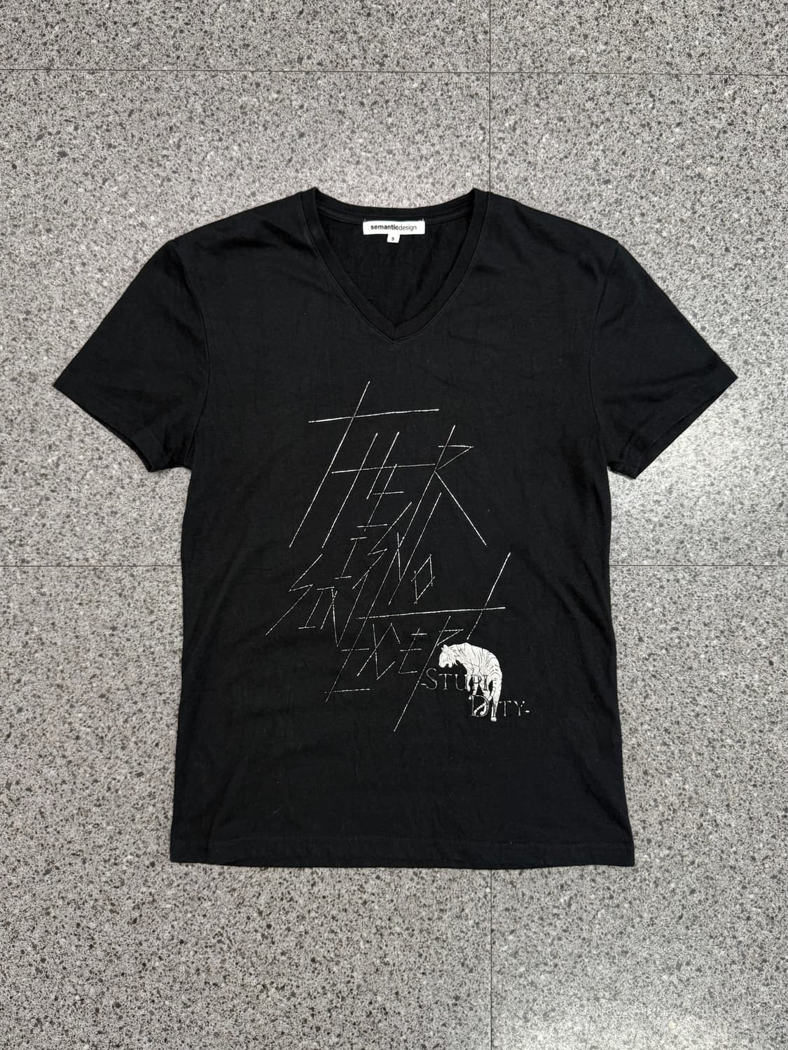 semantic design typography tee 상품이미지1
