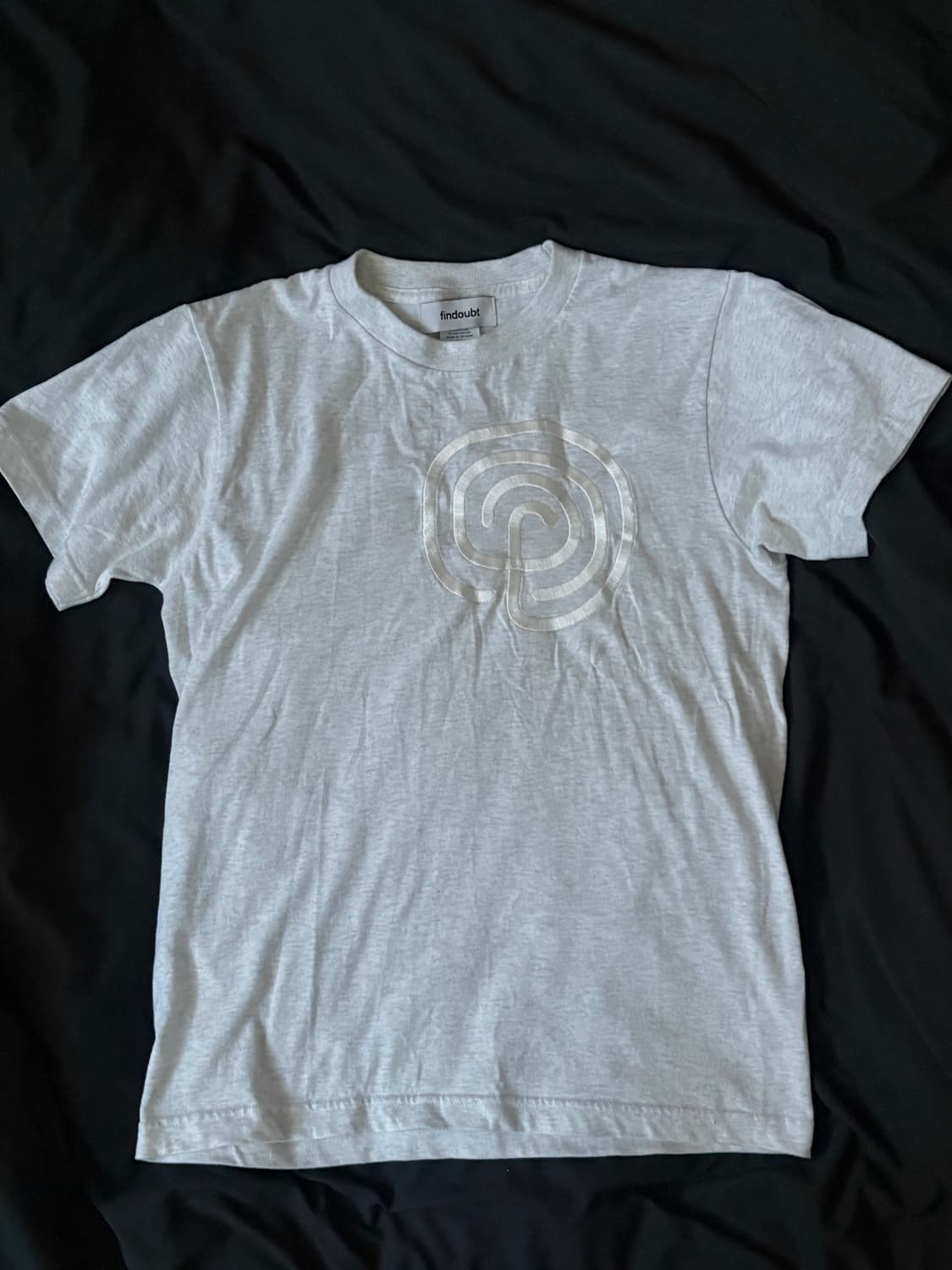 핀다웃 heart labyrinth 티셔츠 MELANGE GREY 상품이미지2