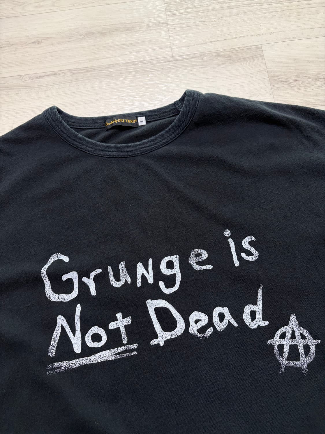 듀테로 Grunge is Not Dead 반팔 티셔츠 L사이즈 판매 상품이미지2
