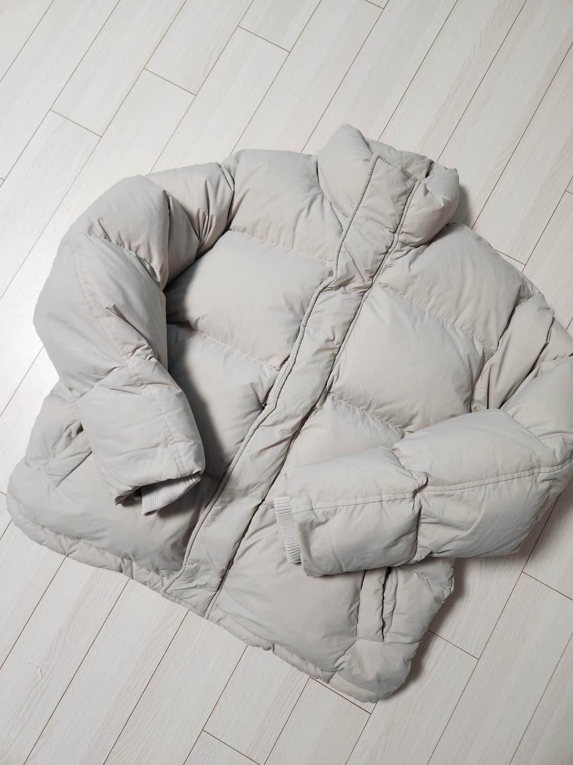 새상품급)지오다노 그레이 푸퍼 숏패딩 사이즈100(L)

여러 중고사이트 상품이미지1